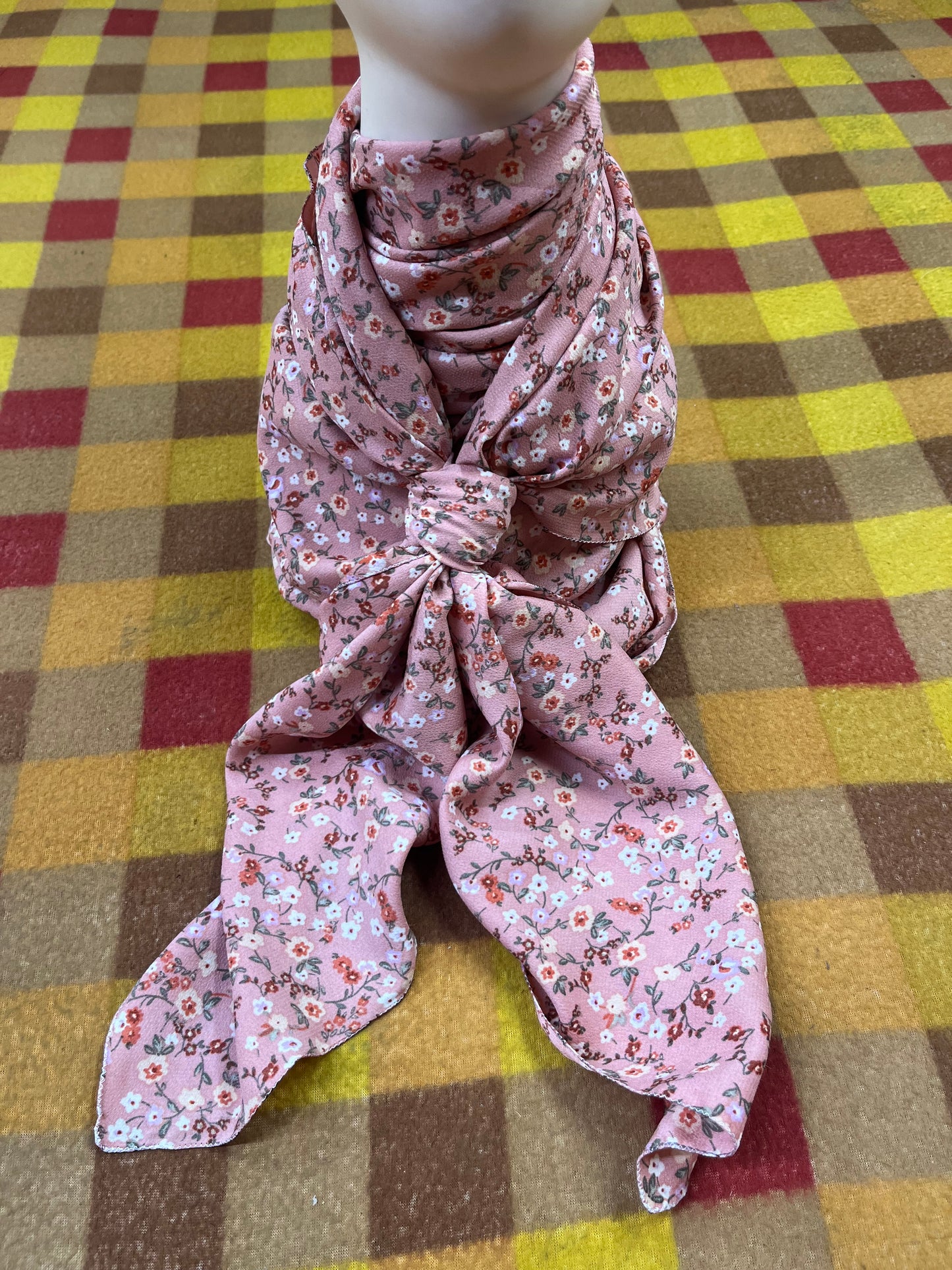 Wild Rag 45x45 pink tiny flowers