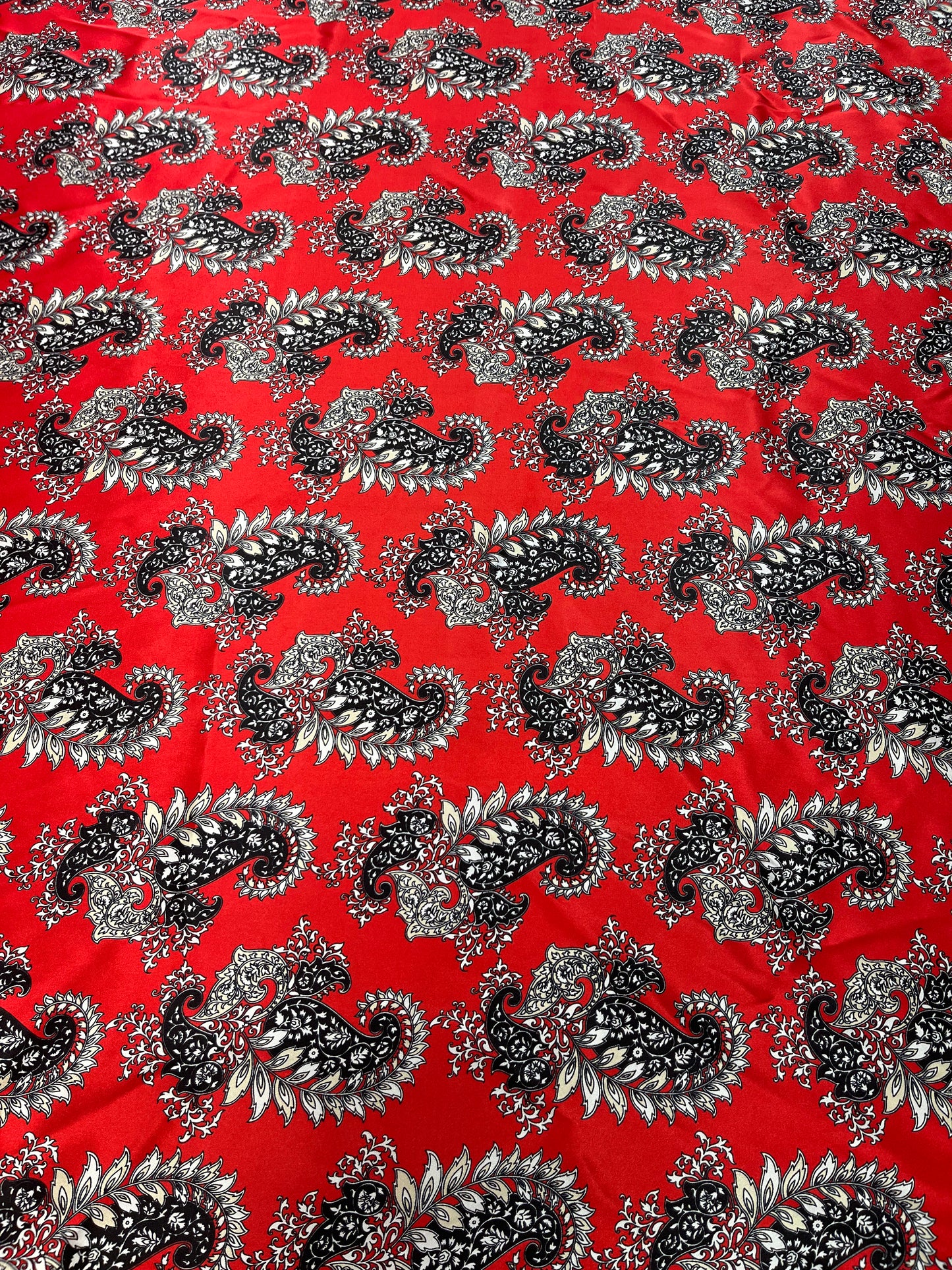 Wild Rag 45x45 red/black paisley