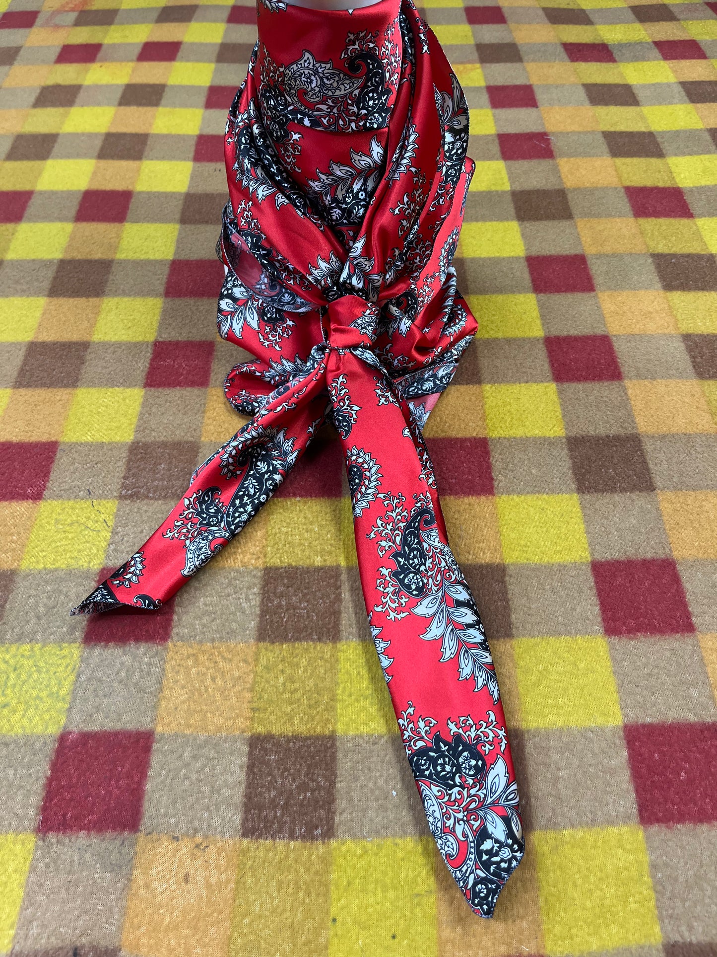 Wild Rag 45x45 red/black paisley