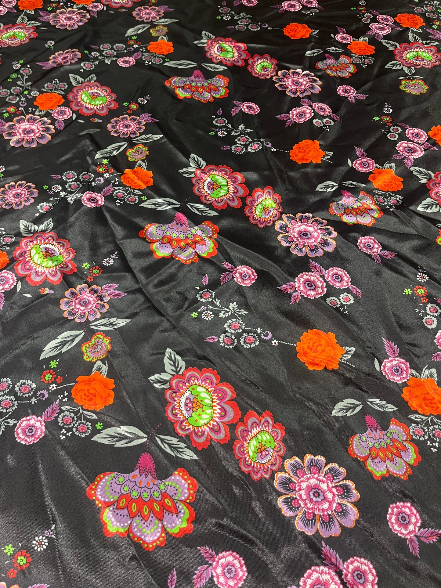 Wild Rag 45x45 black/ orange/pink floral