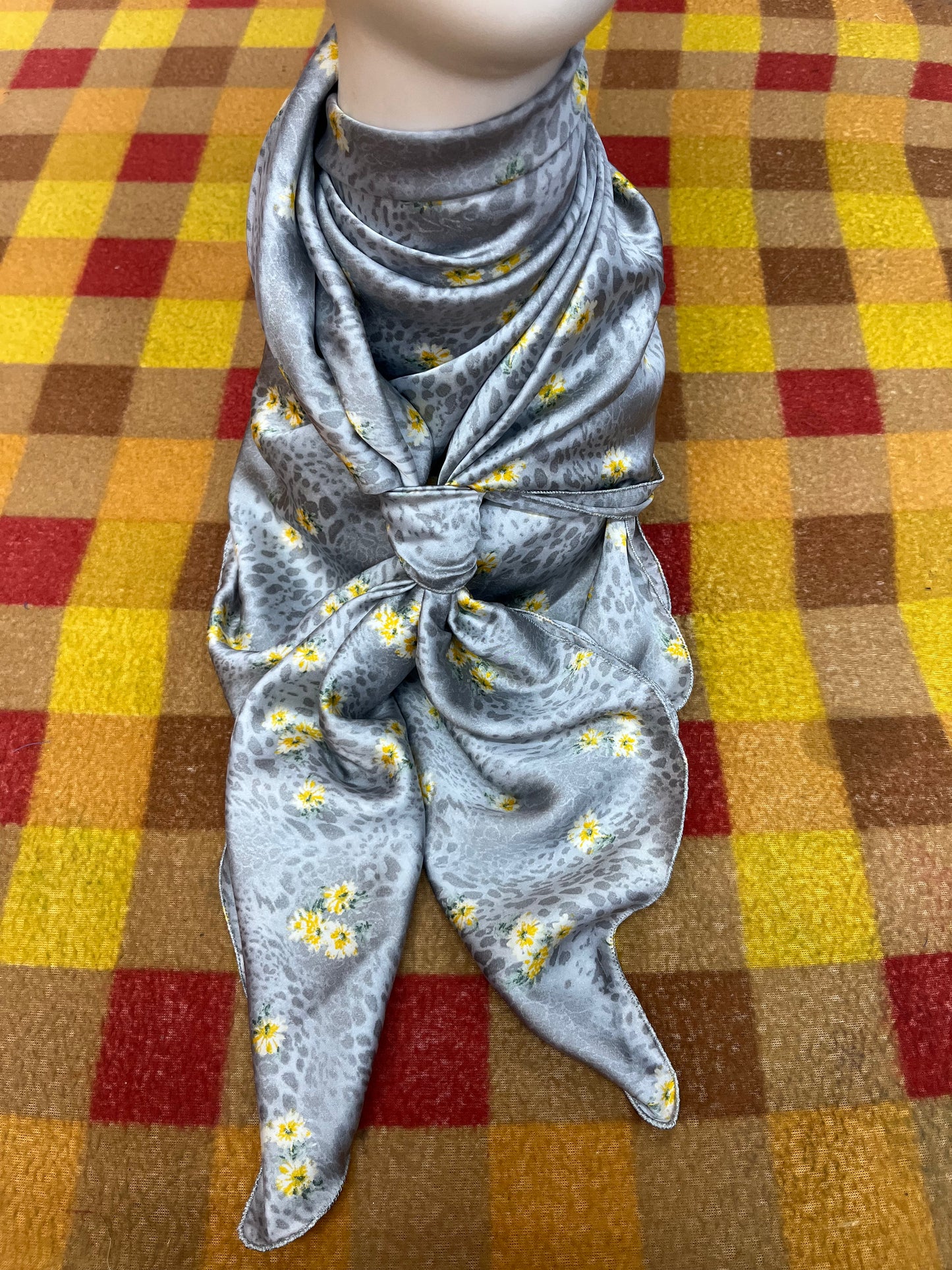 WildRag 45x45 silver animal print/ yellow flowers