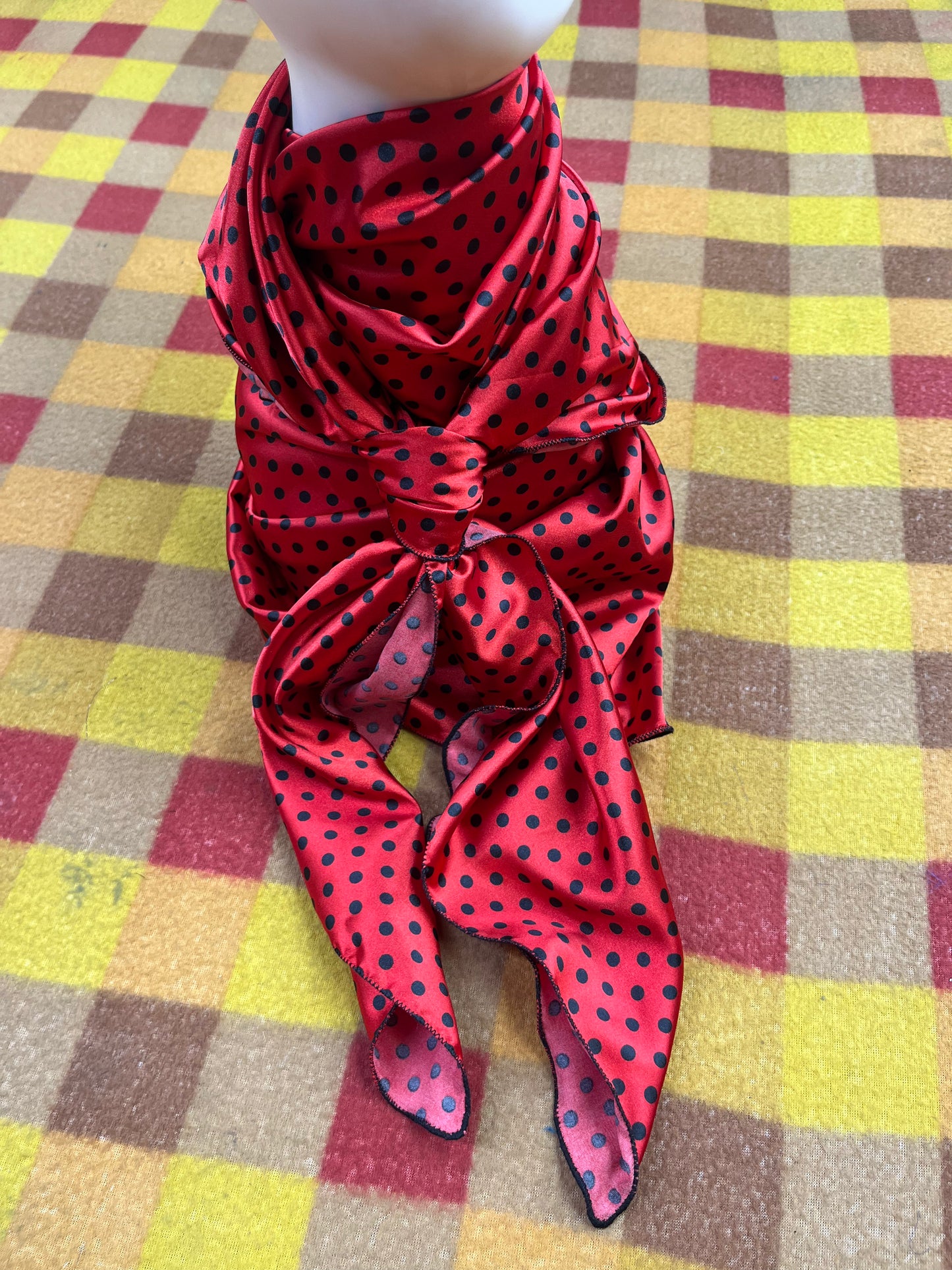 WildRag 45x45 red/black small polkadots