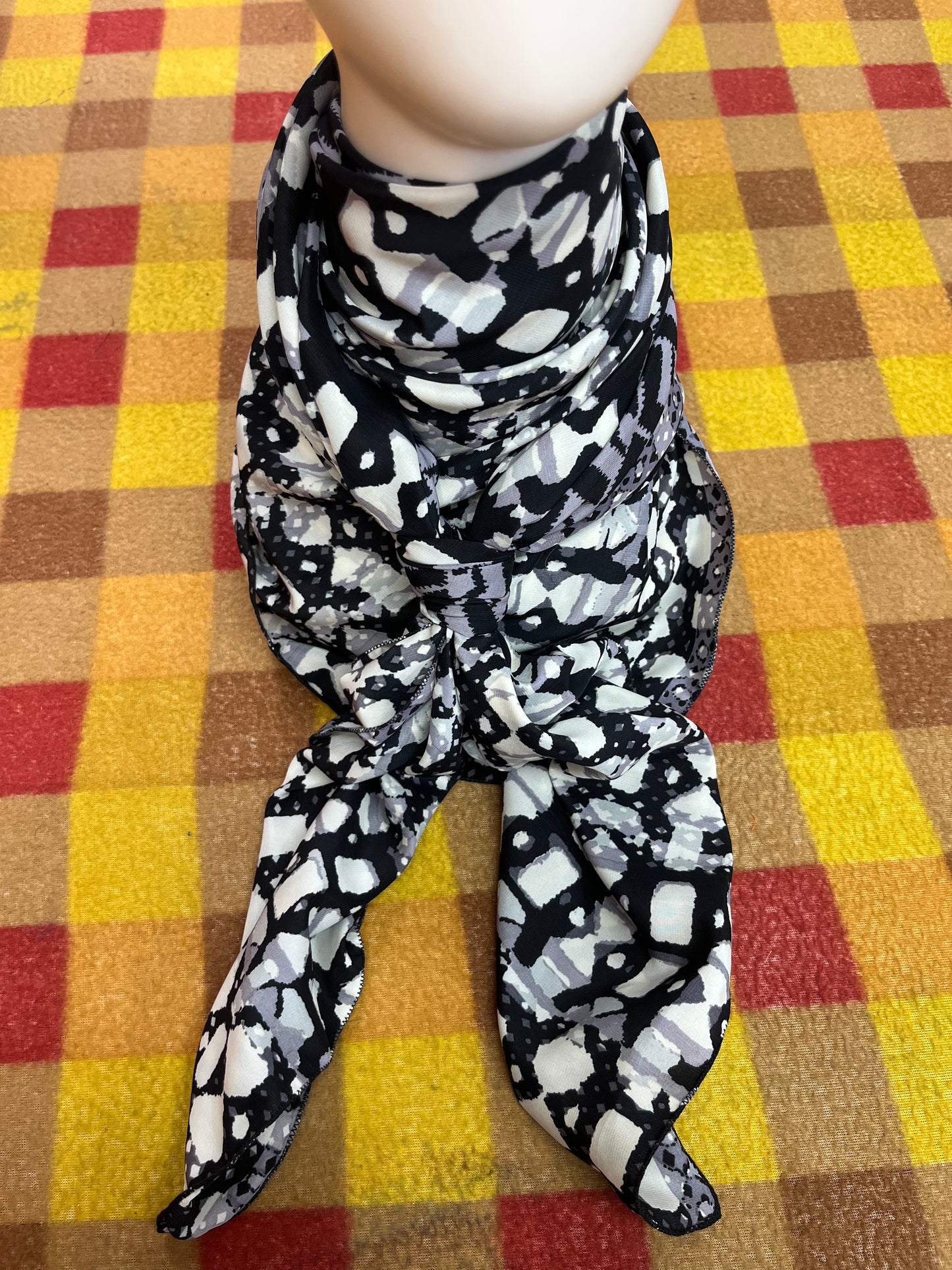 WildRag 45x45 black/white weave pattern