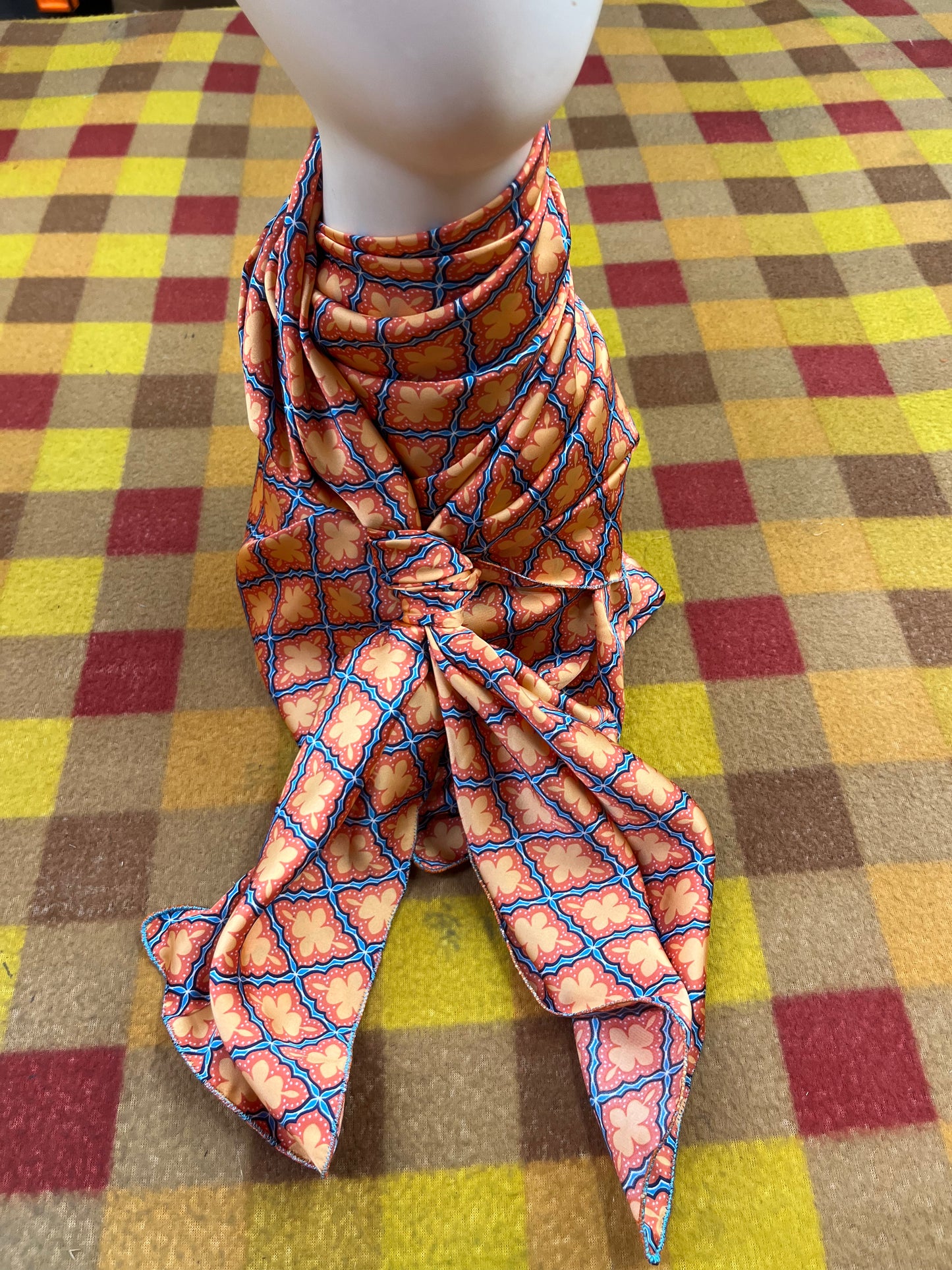 WildRag 45x45 orange/blue diamond medallion