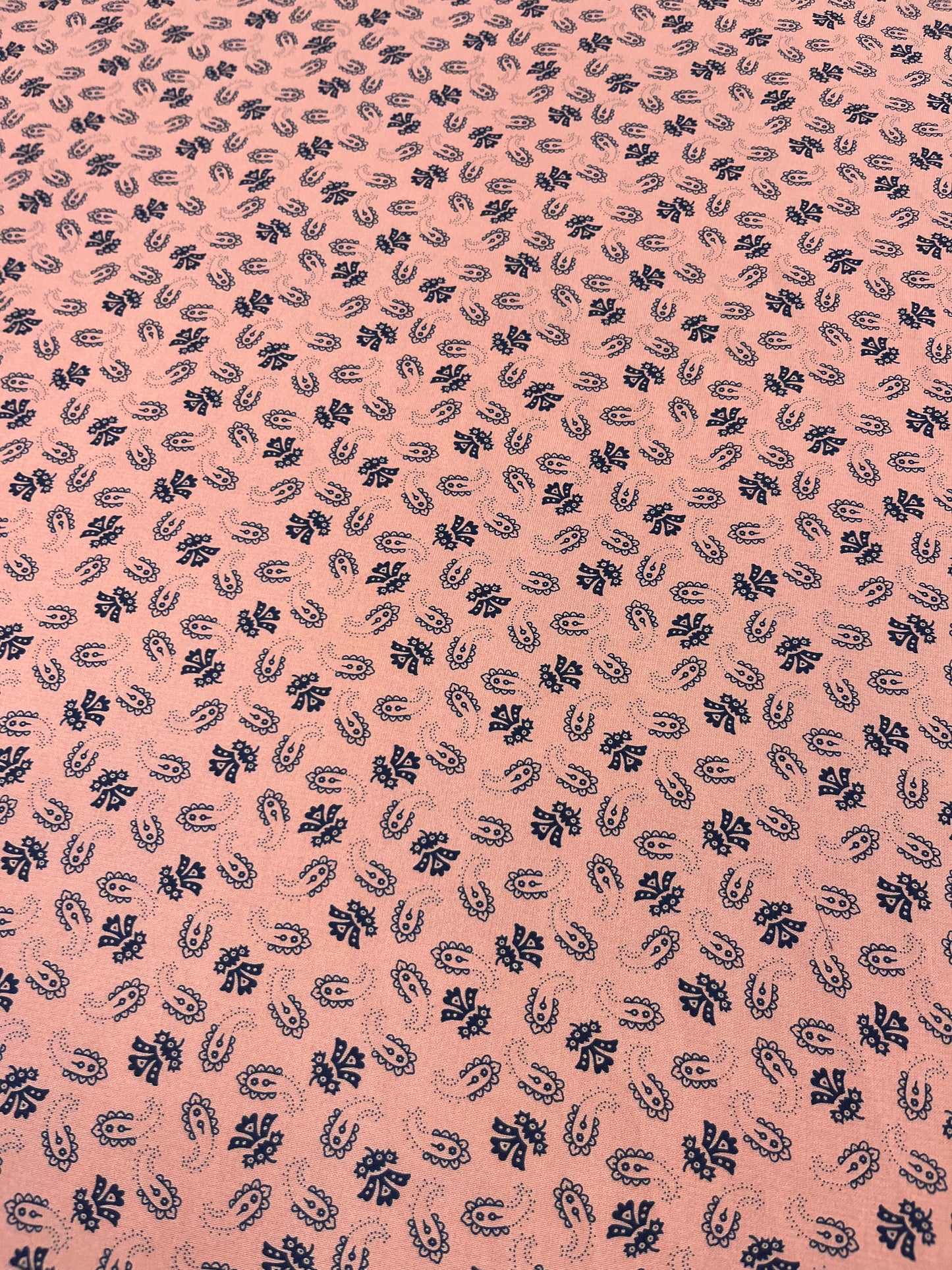 WildRag 45x45 coral/ black tiny paisley