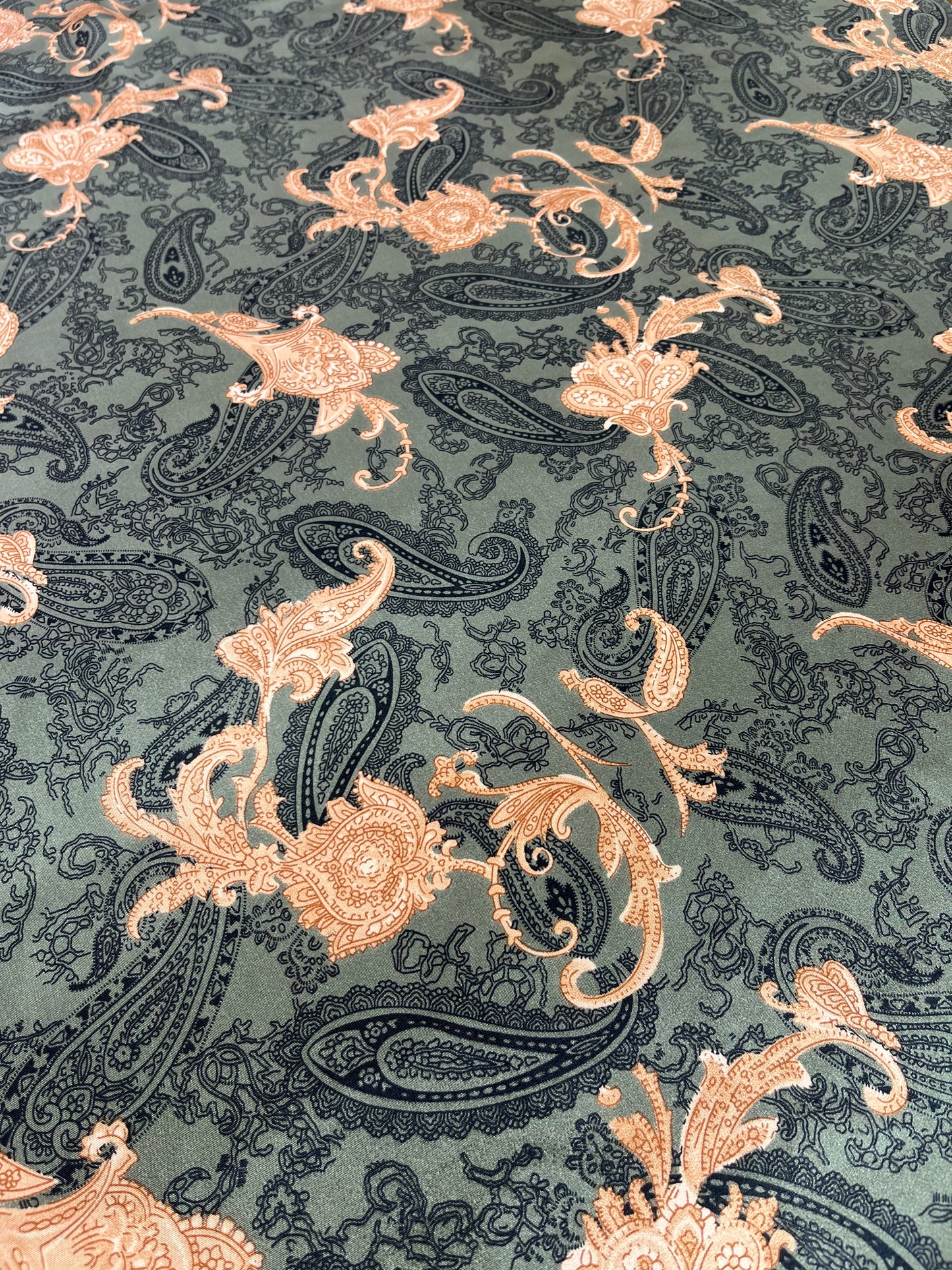 WildRag 45x45 green/orange paisley floral