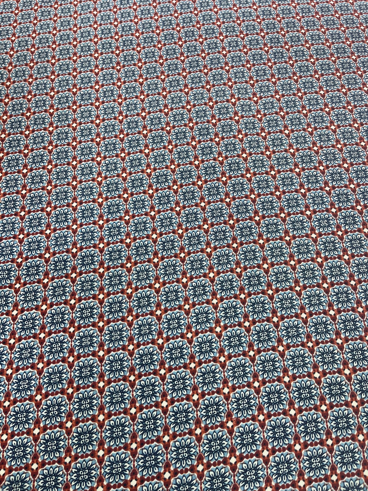 WildRag 45x45 blue/red chevron medallion
