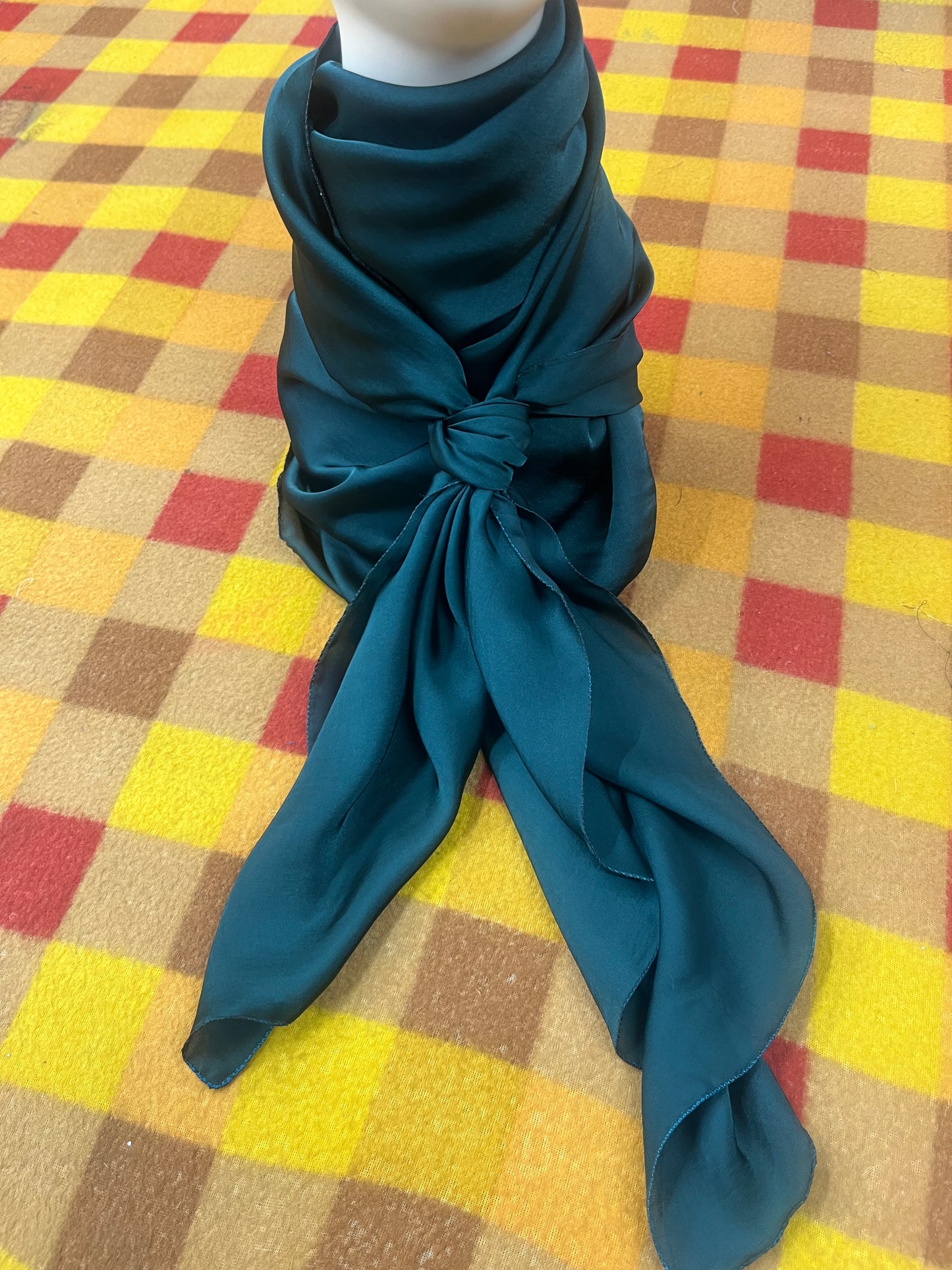 WildRag 45x45 dark Green solid, light fabric