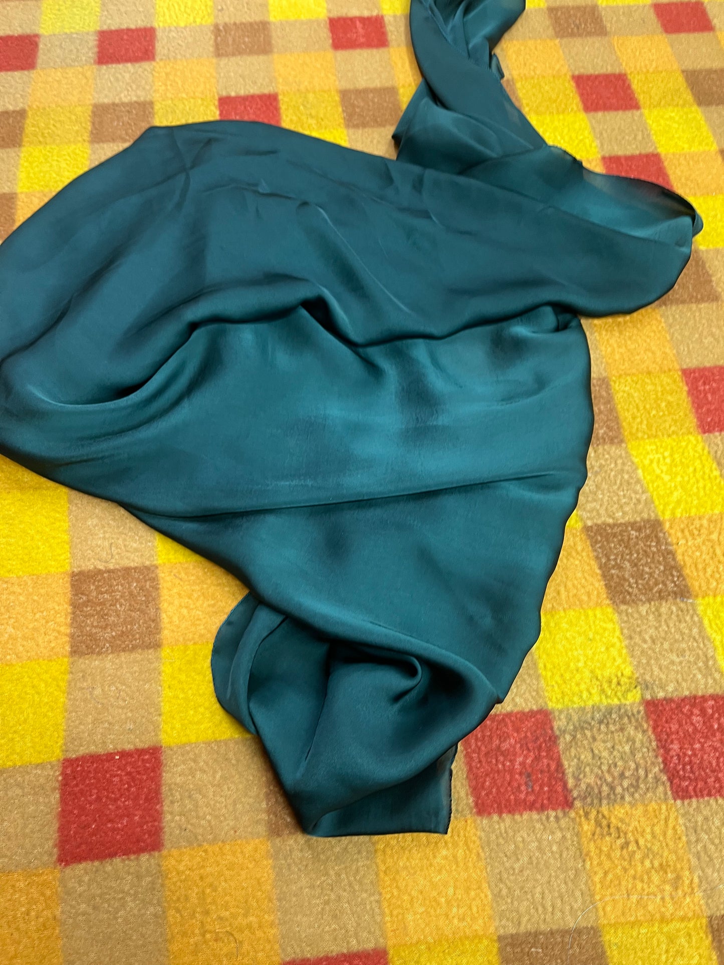 WildRag 45x45 dark Green solid, light fabric