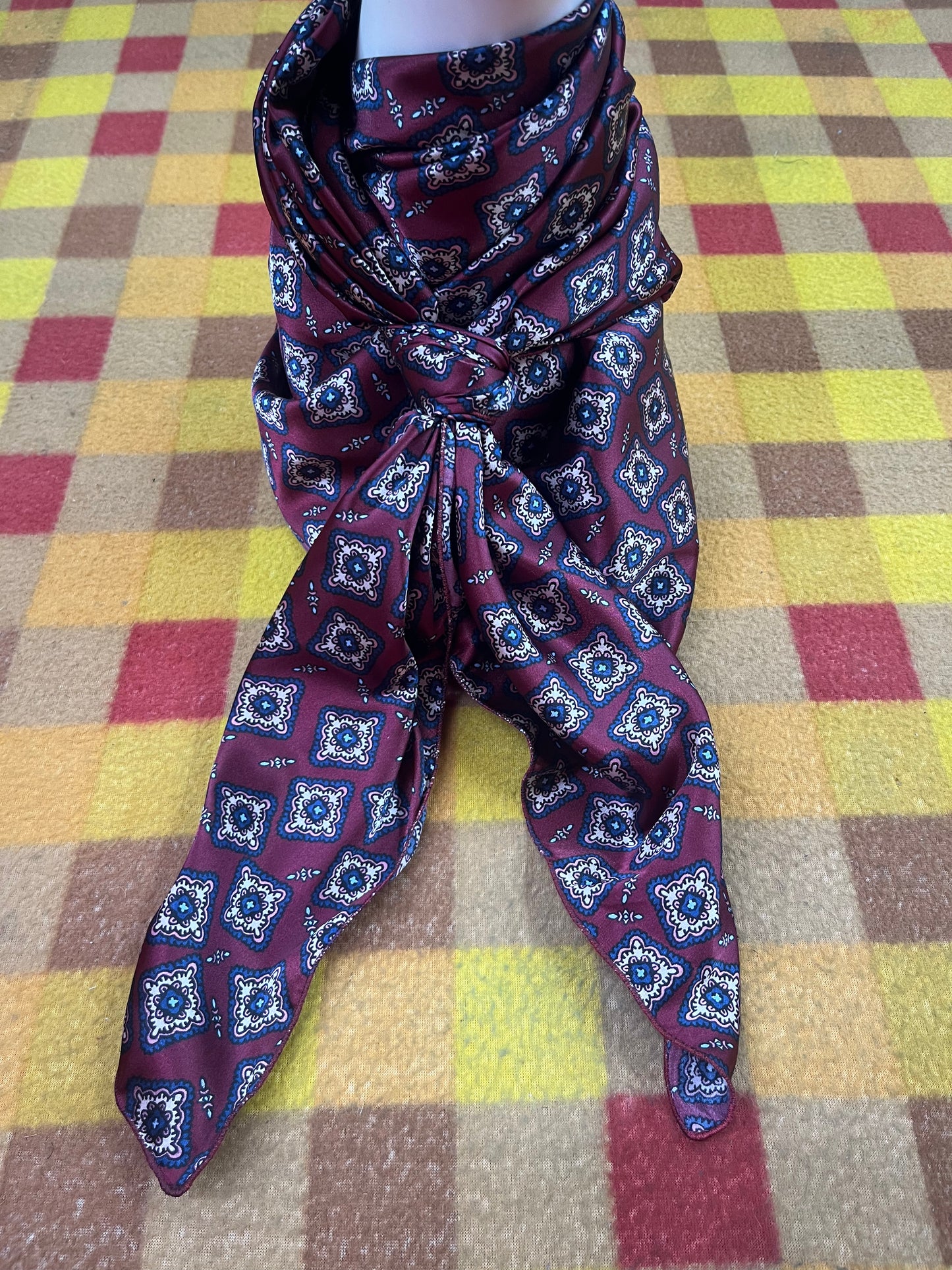 Wild Rag 45x45 burgundy/navy chevron