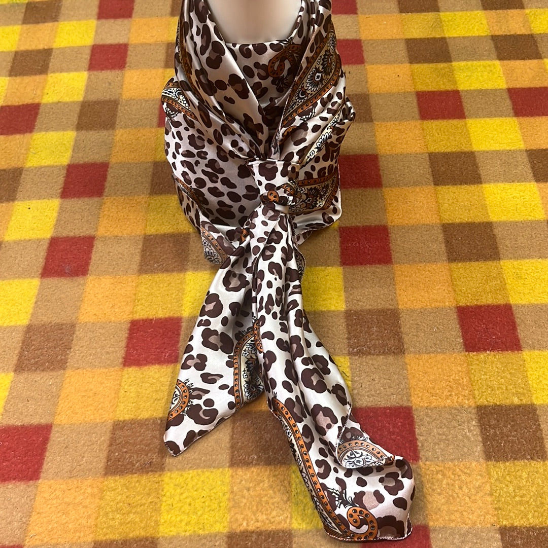 Wild Rag 45x45 lepard paisley