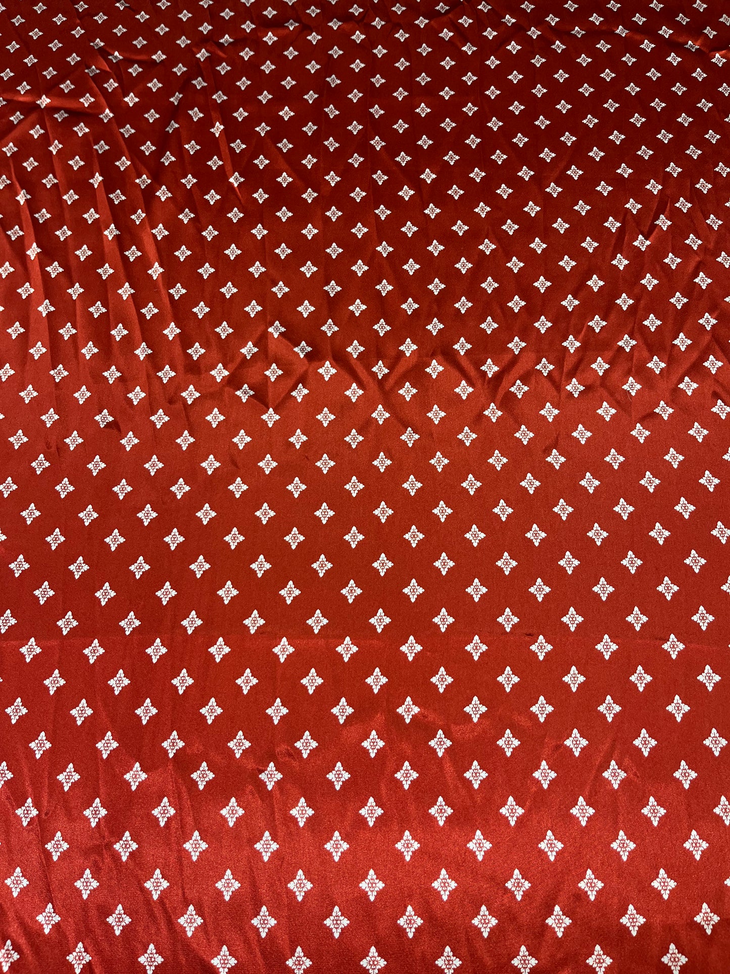 Red/white small chevron