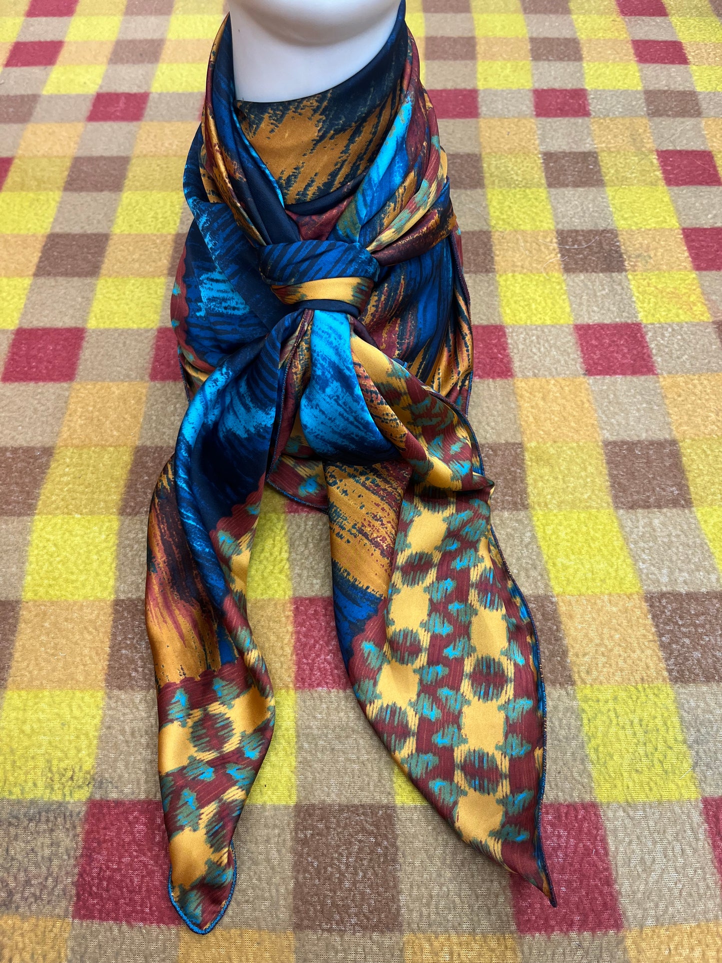 Wild Rag 45x45 blue/rust/gold arrow bloch