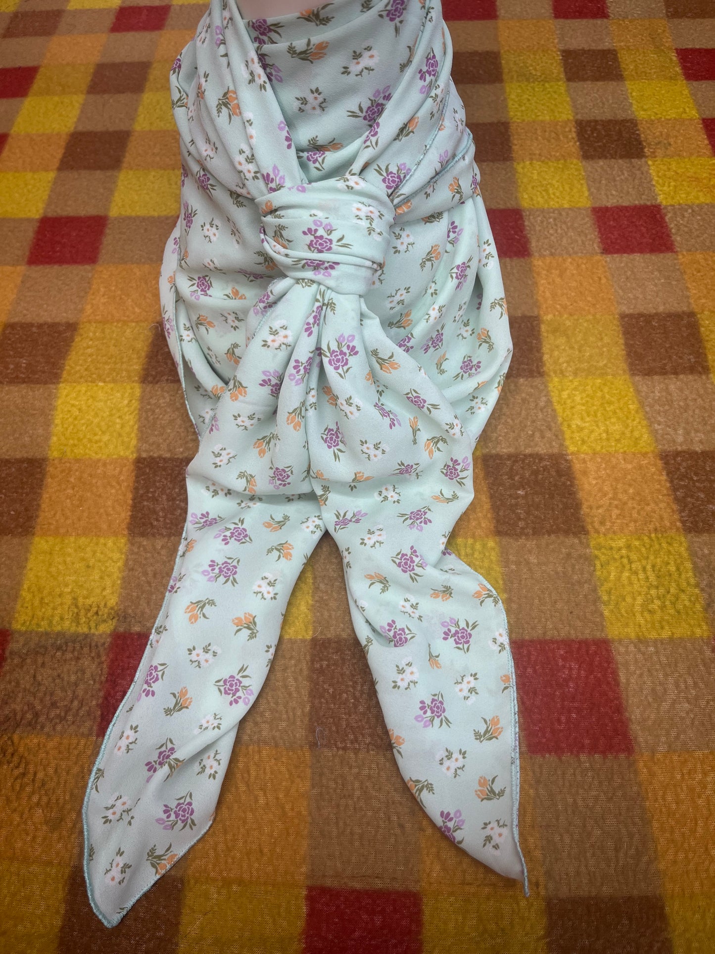 Wild Rag 45x45 light green/pink/orange floral