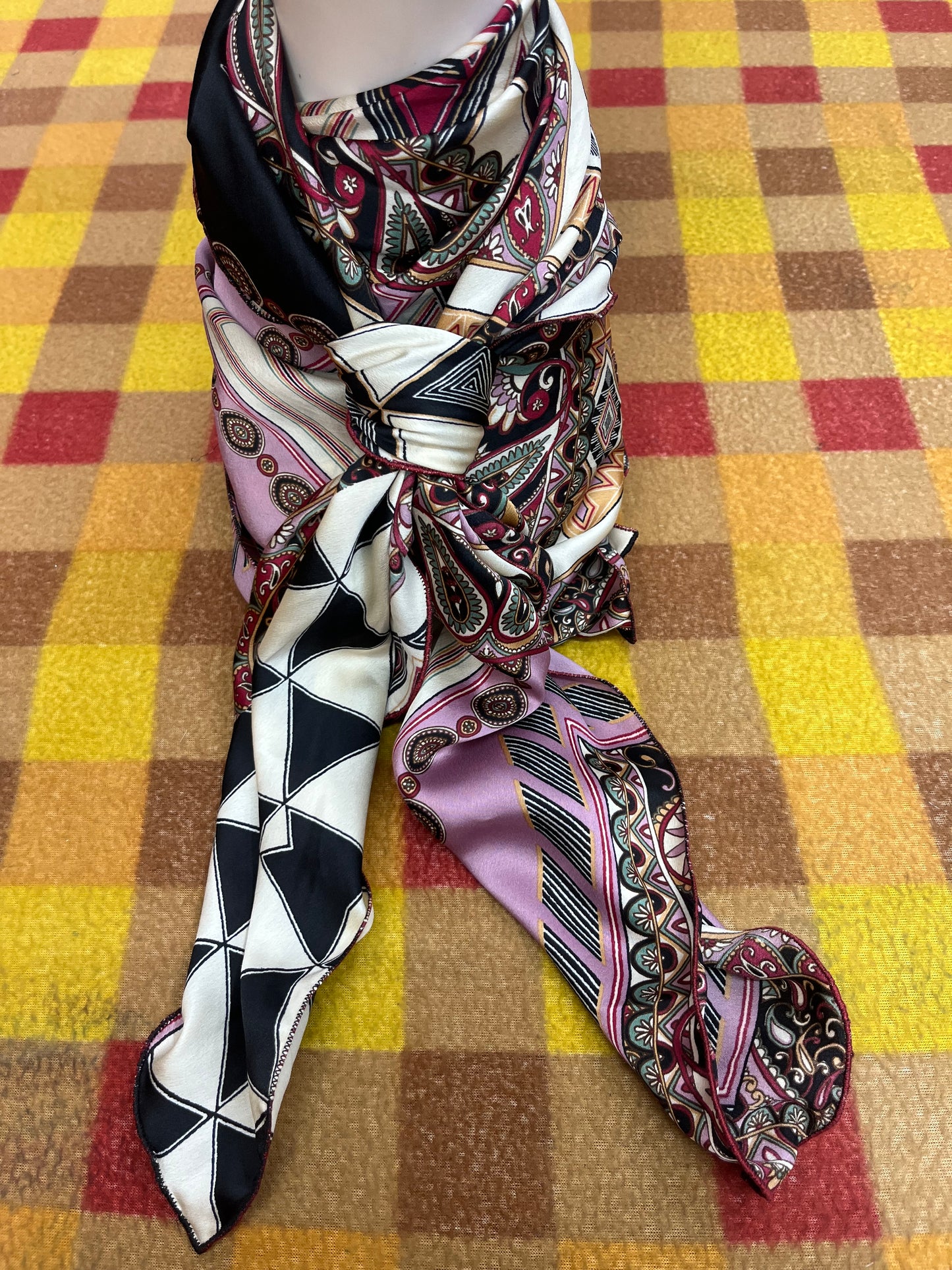 Wild Rag 45x45 pink/black/gold/red patchwork tribal