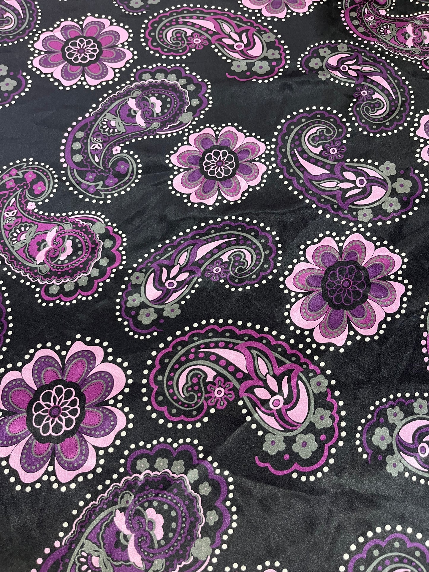 Wild Rag 45x45 black/ purple paisley / flowers