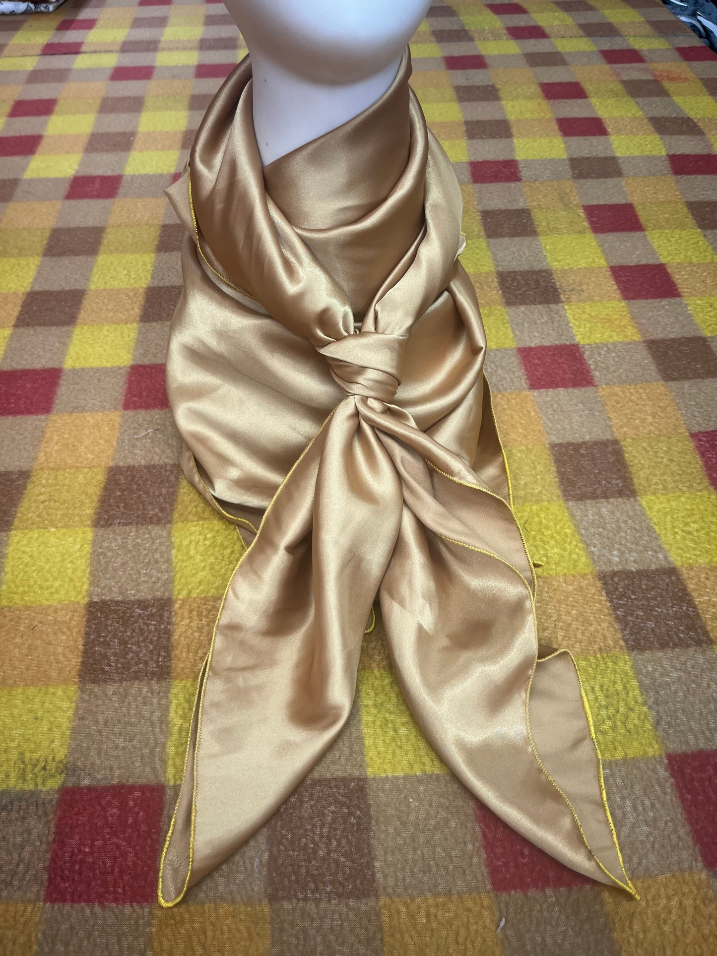 Wild Rag 45x45 gold solid