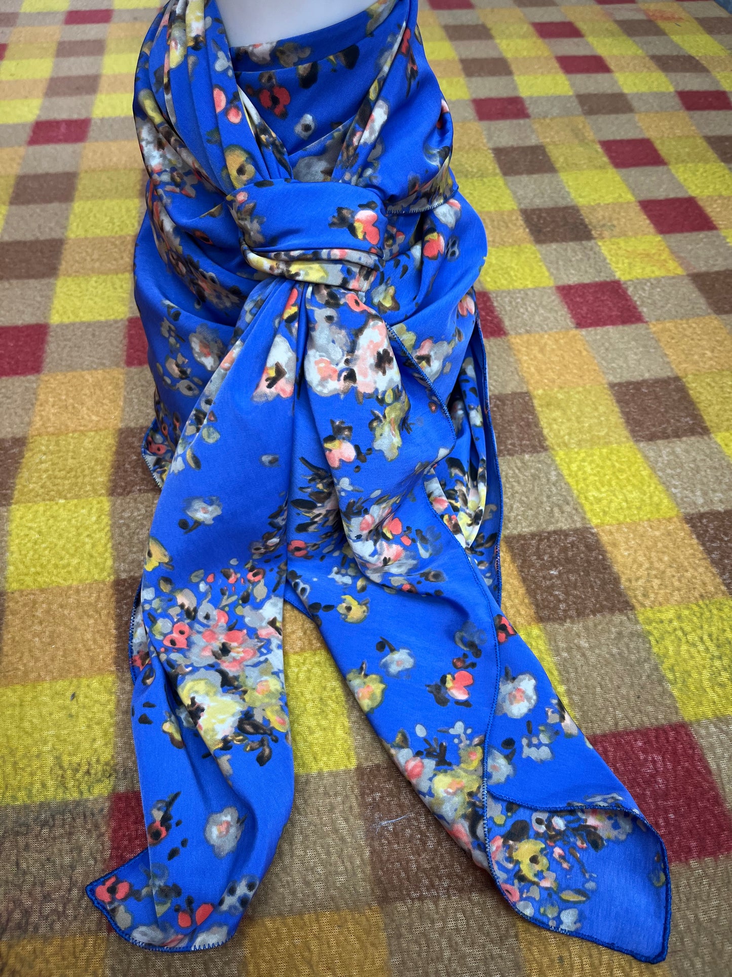 Wild Rag 45x45 blue/yellow pink floral