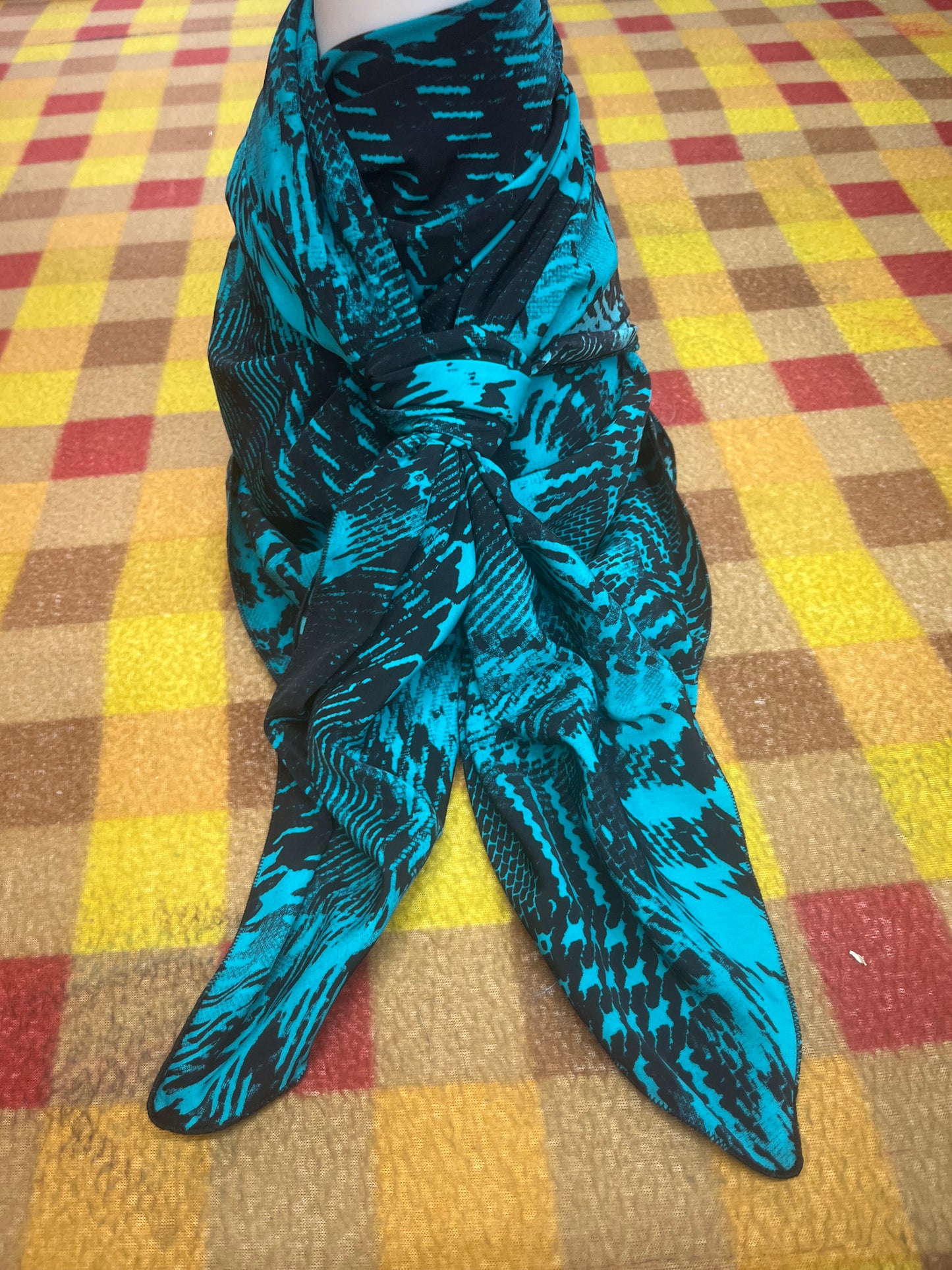 Wild Rag 45x45 teal/black plaid