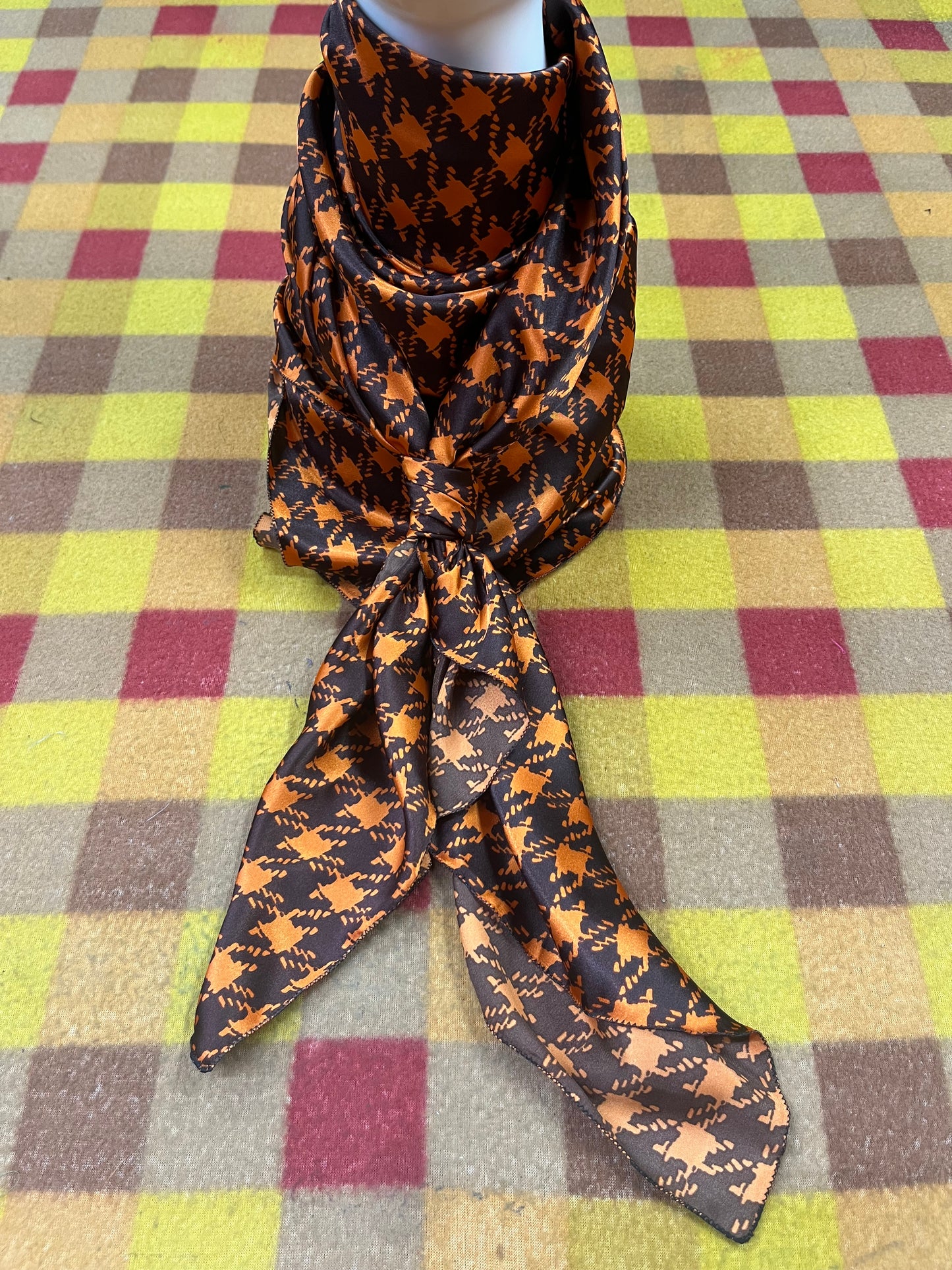 Wild Rag 45x45 orange/brown houndstooth