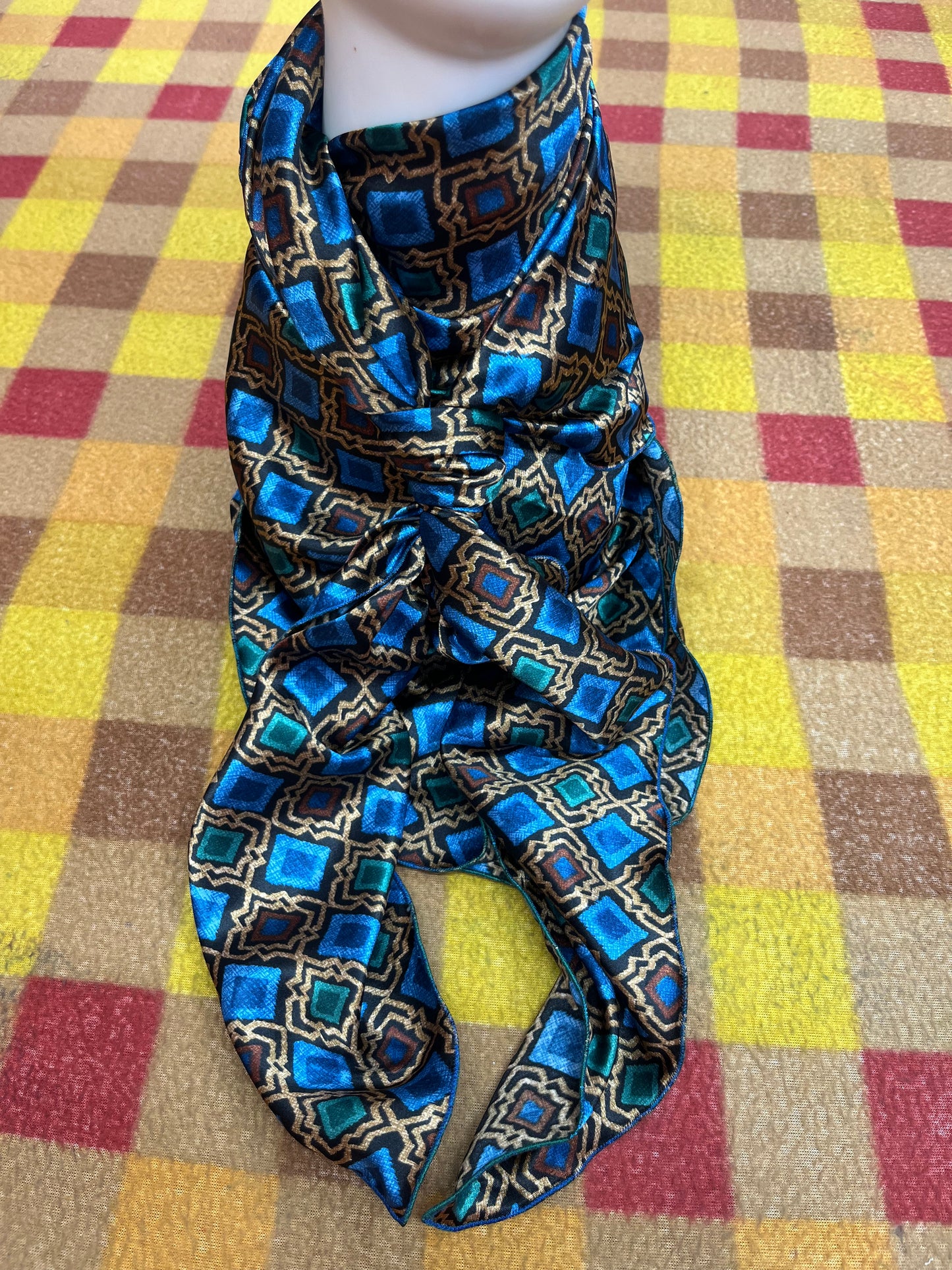 Wild Rag 45x45 blue/green/gold diamond