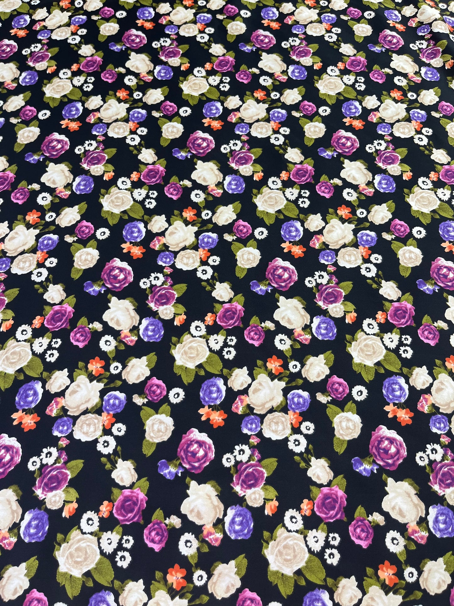 Wild Rag 45x45 purple/ white roses/ white red floral