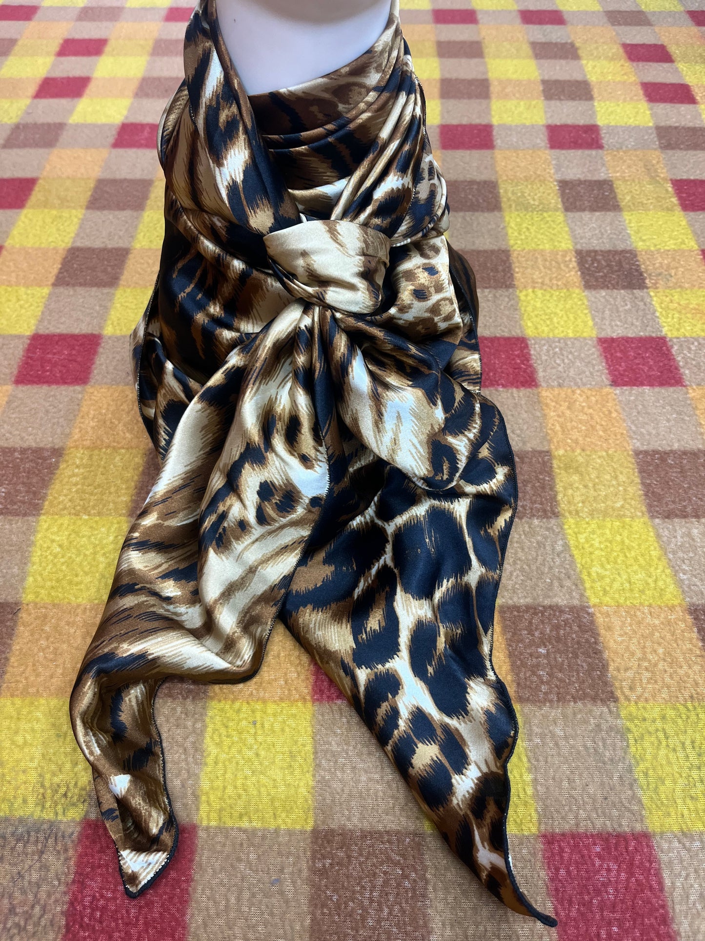 Wild Rag 45x45 gold/black animal print