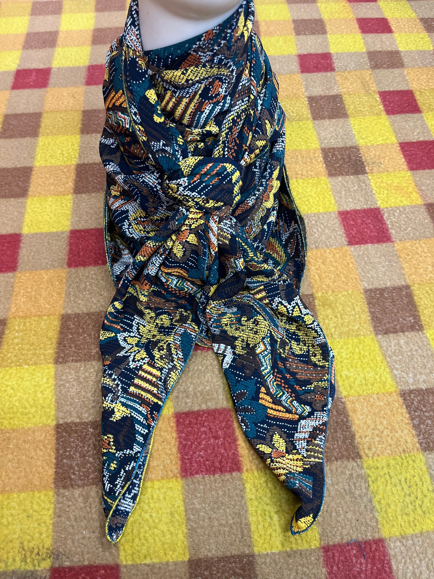 Wilde Rag 45x45 black/brown/green/yellow/orange pixilated paisley