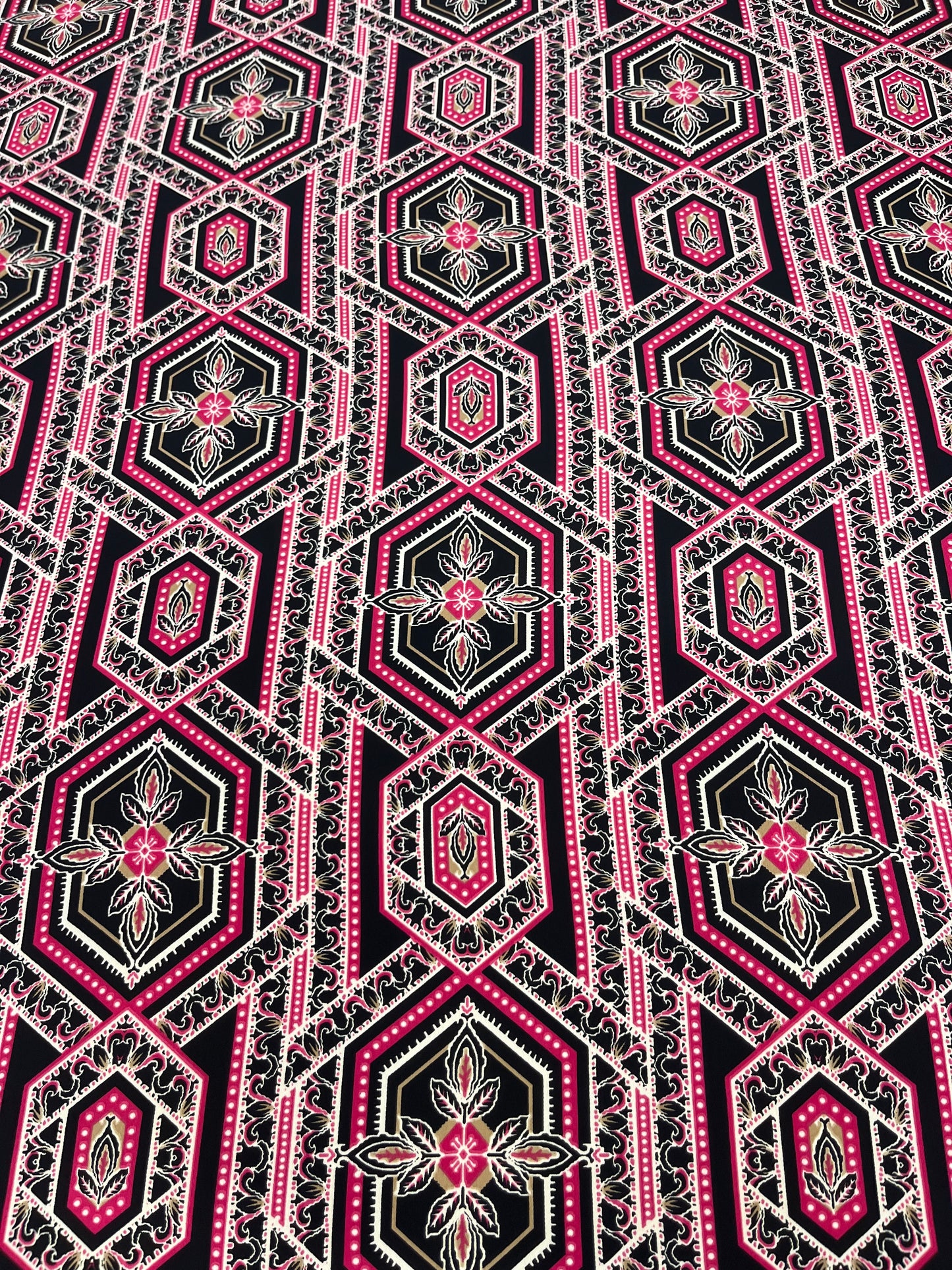 Wild Rag 45x45 black/ pink/ medallion