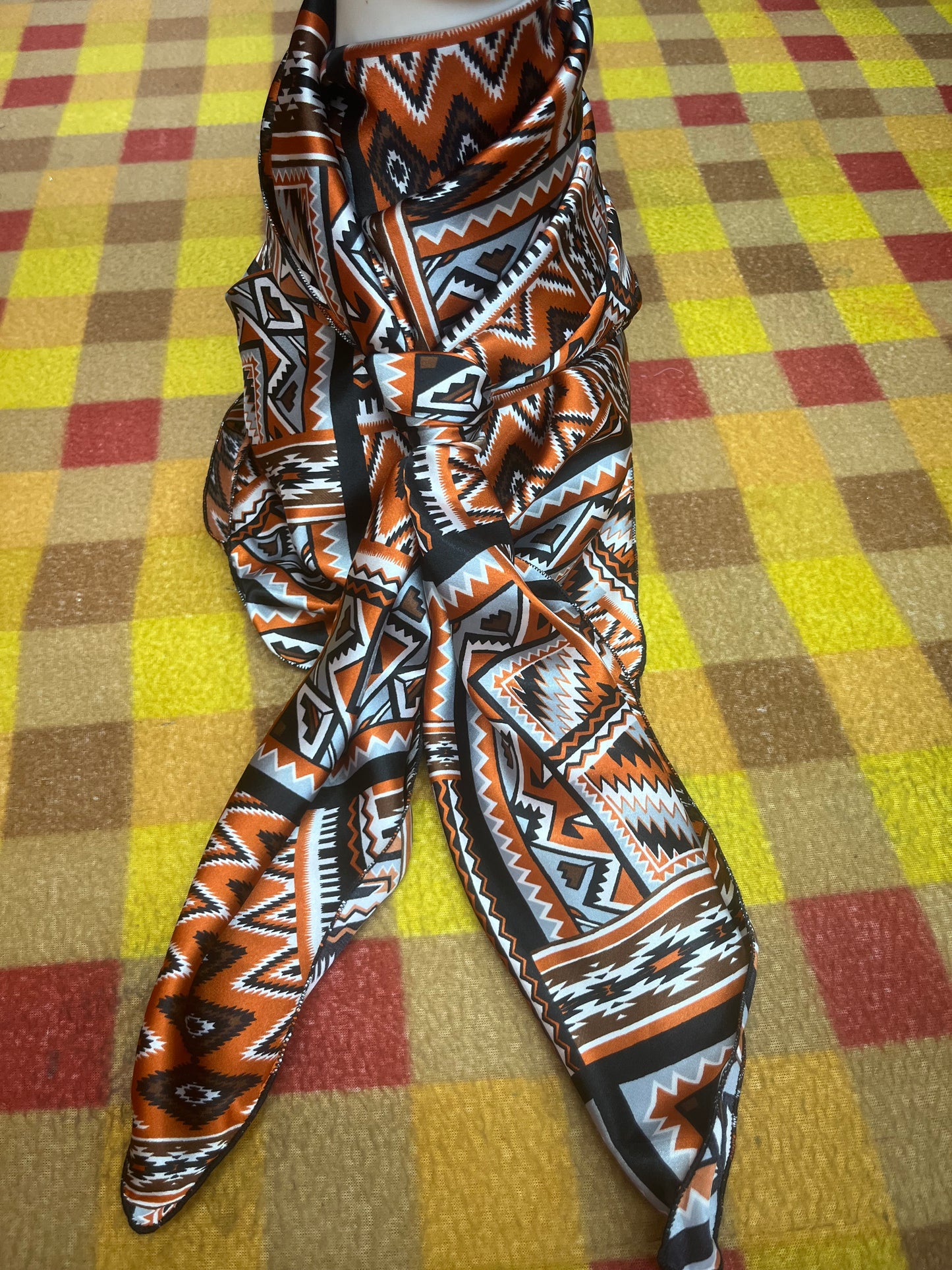 Wild Rag 45x45 orange/black tribal tile