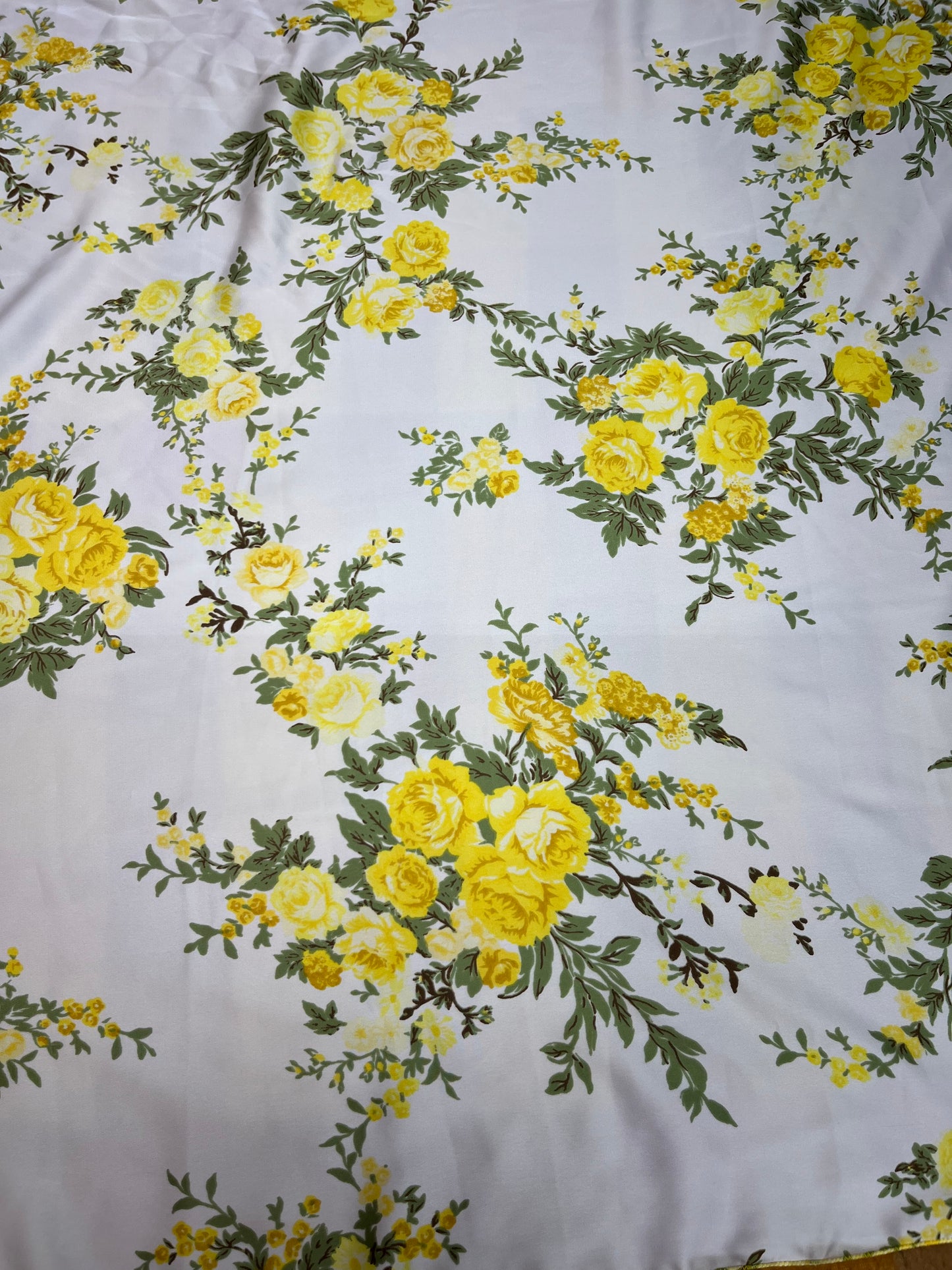Wild Rag 45x45  white/ yellow roses