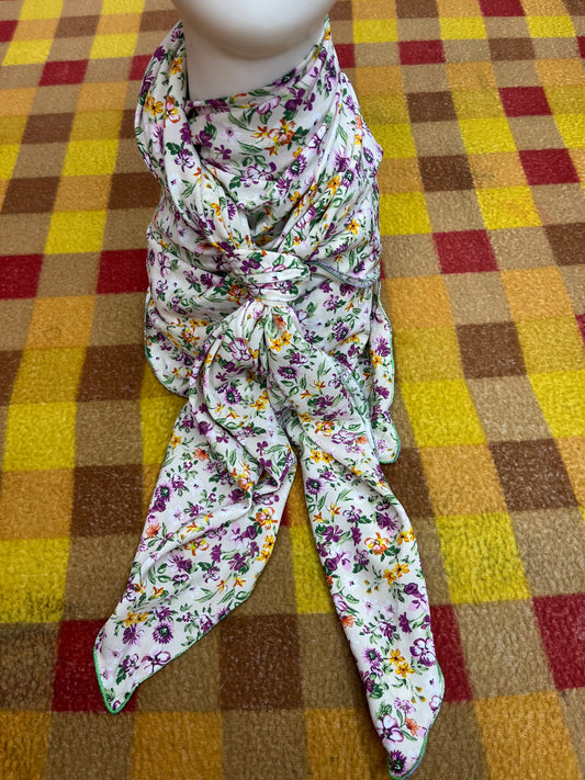 Wild Rag 45x45 white/purple/gold tiny flowers