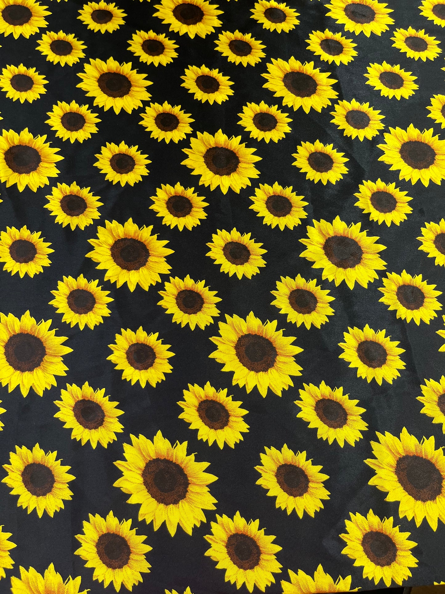 Wild Rag 45x45 Black/ sunflowers