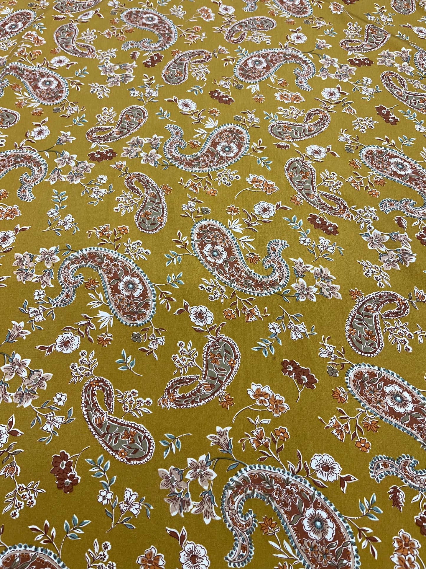 Wild Rag 45x45 mustard/ burnt/ sage paisley