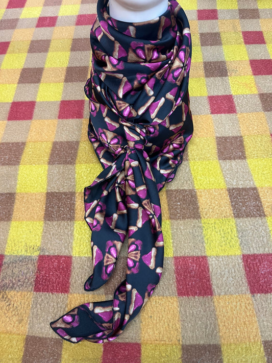 Wild Rag 45x45 black/pink/gold diamond/ medallion