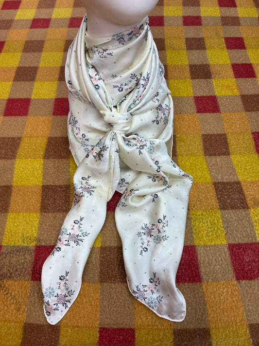 Wild Rag 45x45 white/blue/pink tiny flower bundles