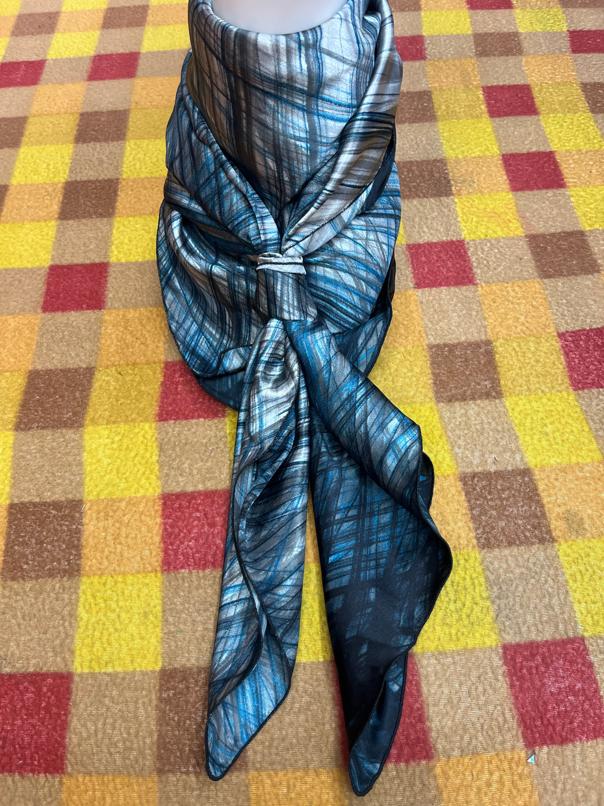 Wild Rag 45x45 silver/teal/black hairlines