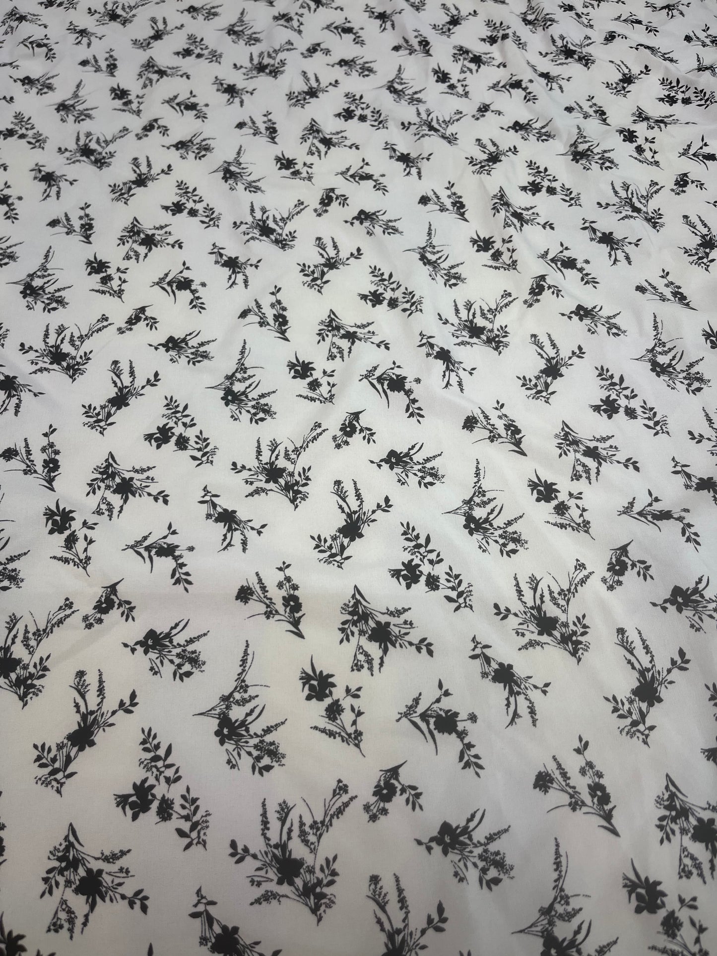 Wild Rag 45x45 white/black floral
