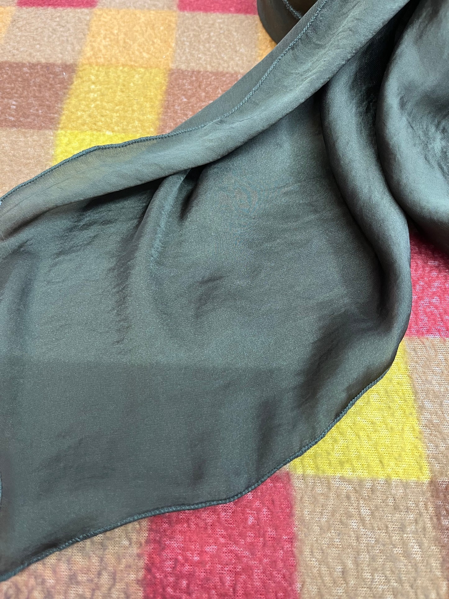 Wild Rag 45x45 dark green solid lightwieght