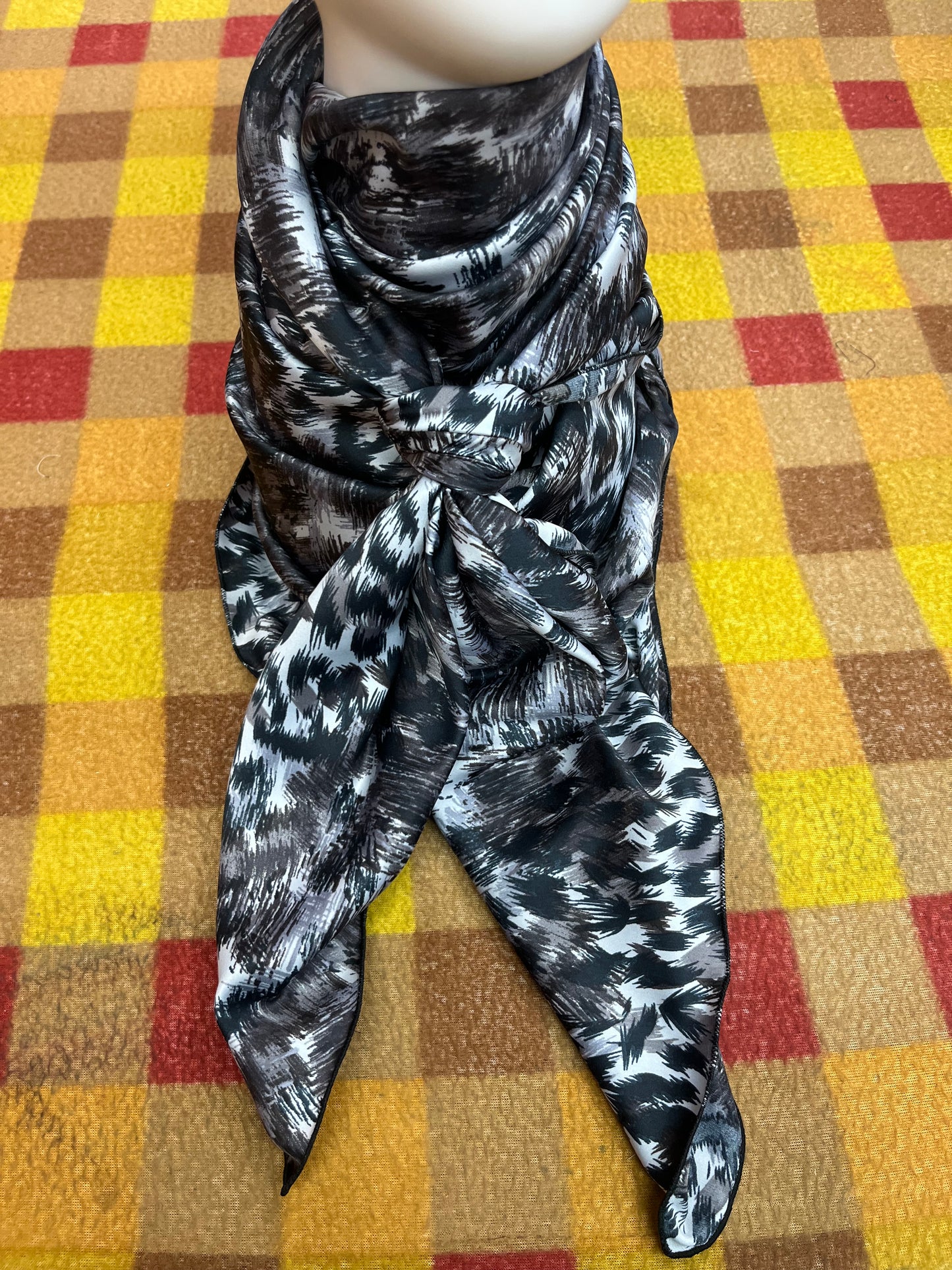 Wild Rag 45x45 black/silver/white animal print