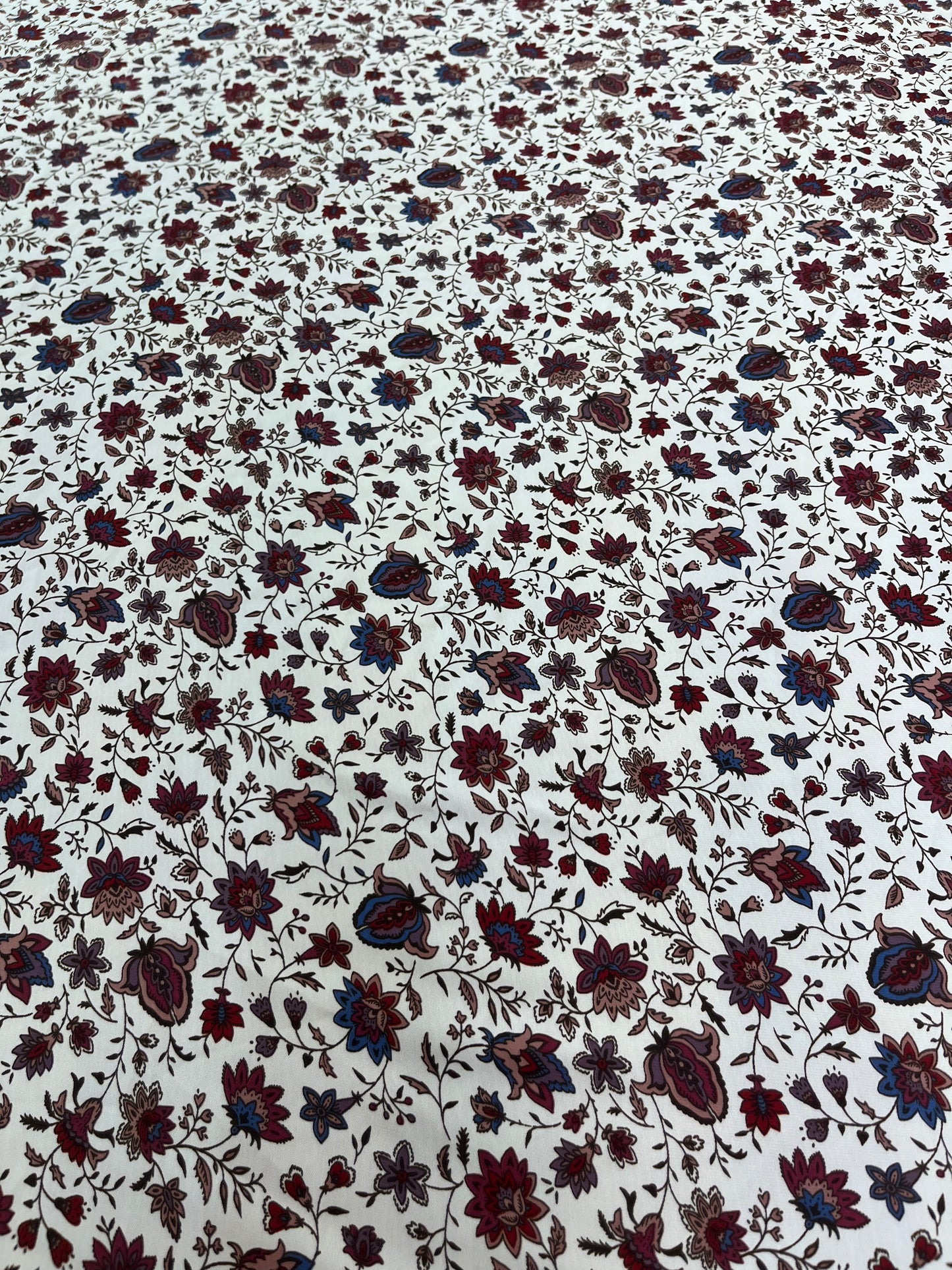 Wild Rag 45x45 white/ blue / red floral/ thistle