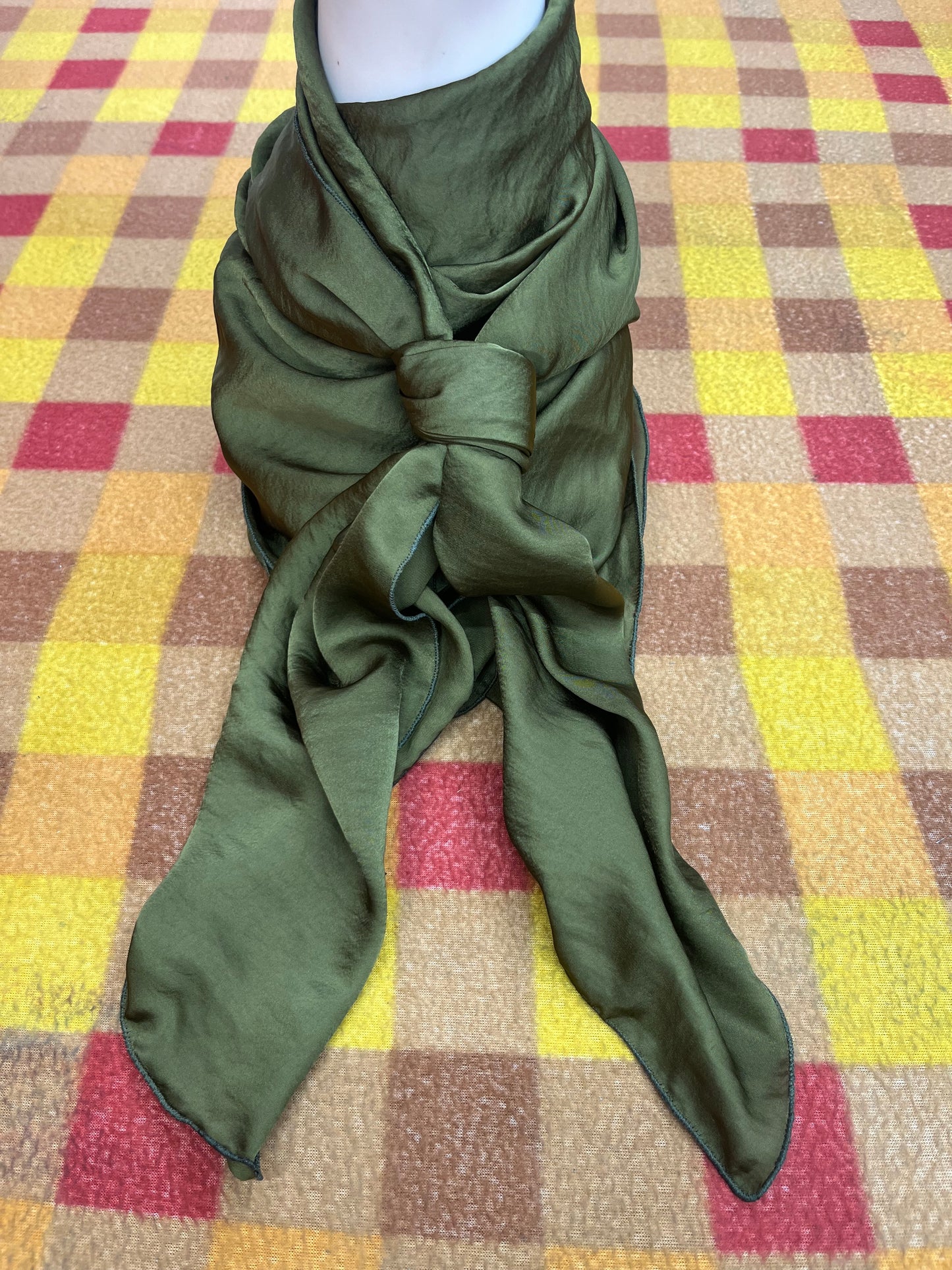 Wild Rag 45x45 army green solid
