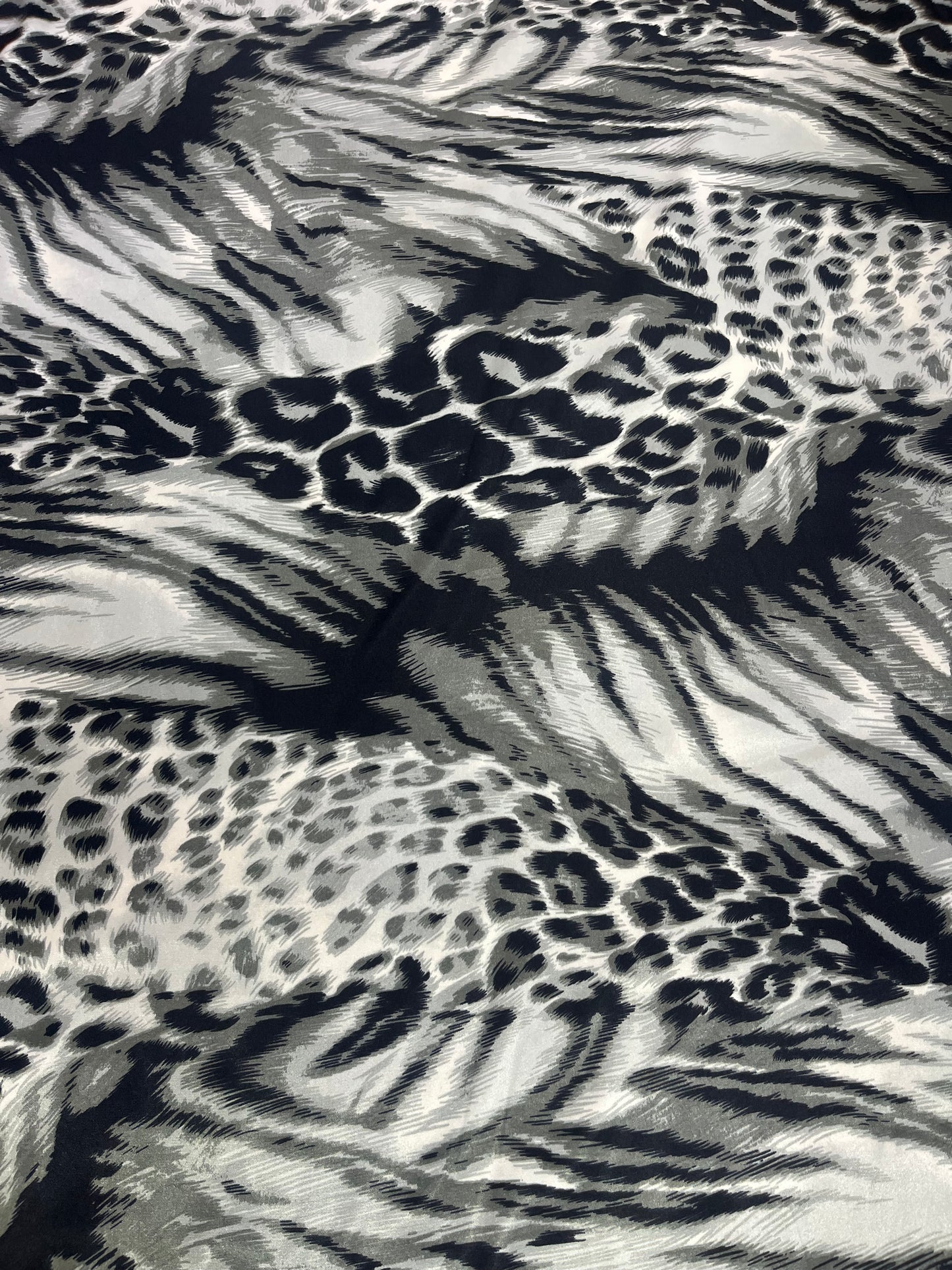 Wild Rag 45x45 silver/black animal print