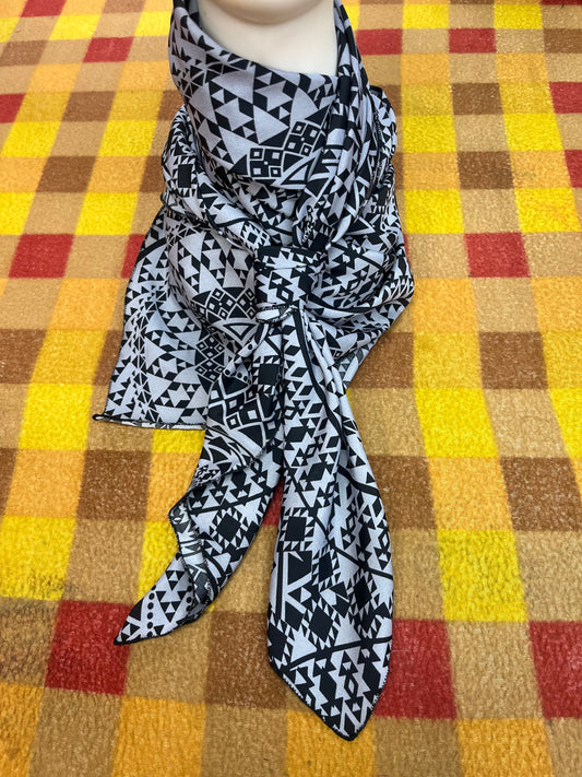 Wild Rag 45x45 grey/ black medallion/ chevron