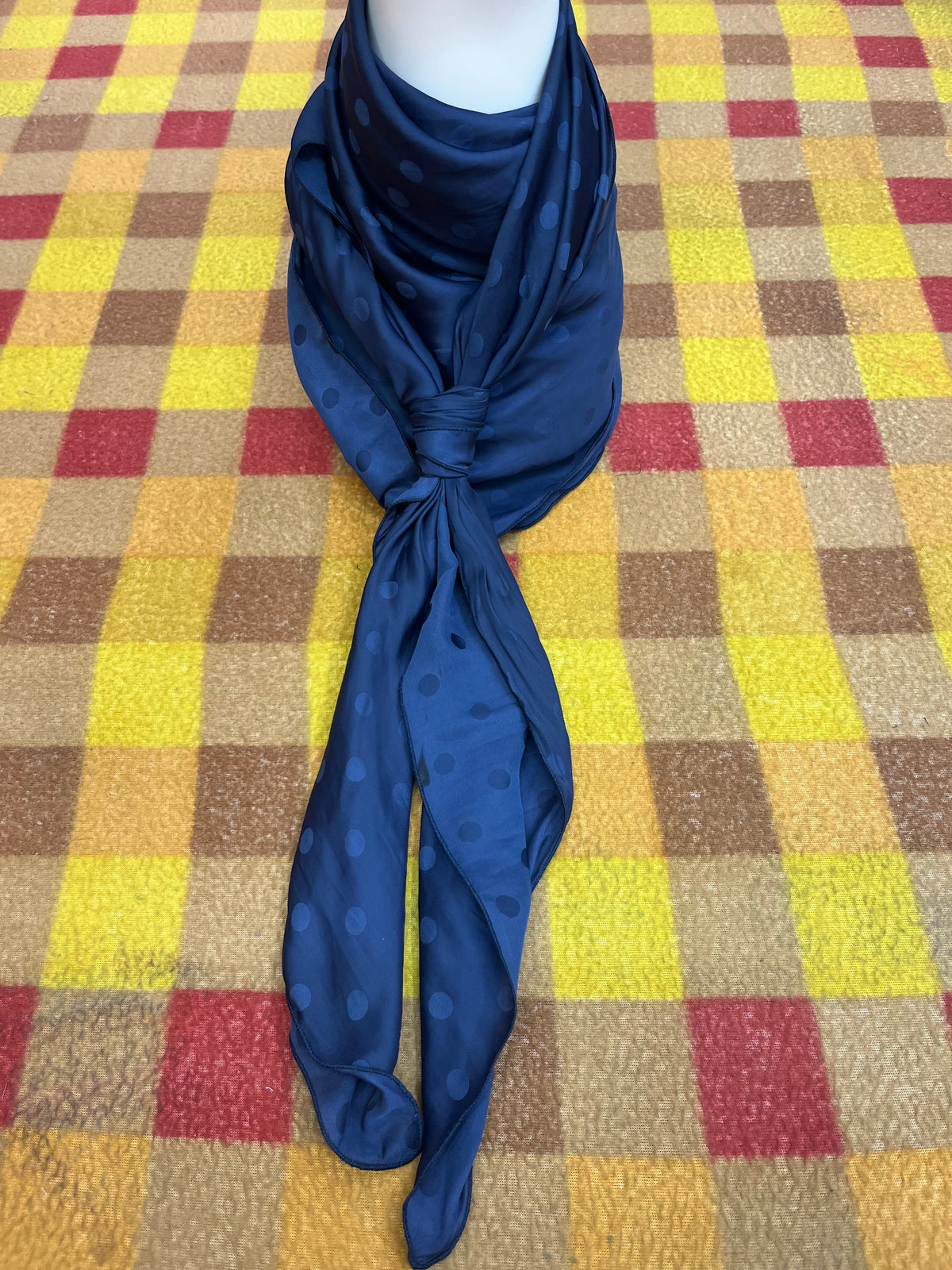Wild Rag 45x45 Navy blue polka dots