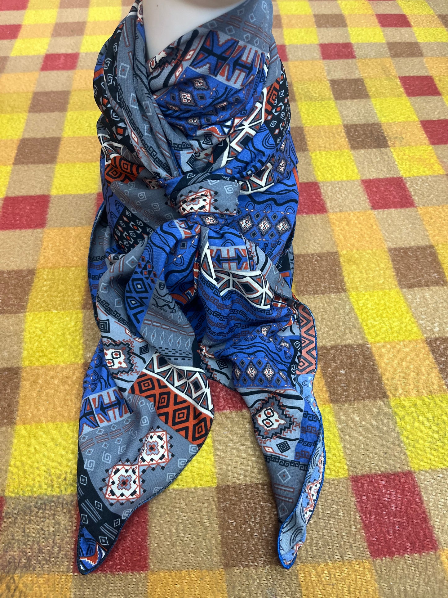 Wild Rag 45x45 blue/silver/red tile tribal