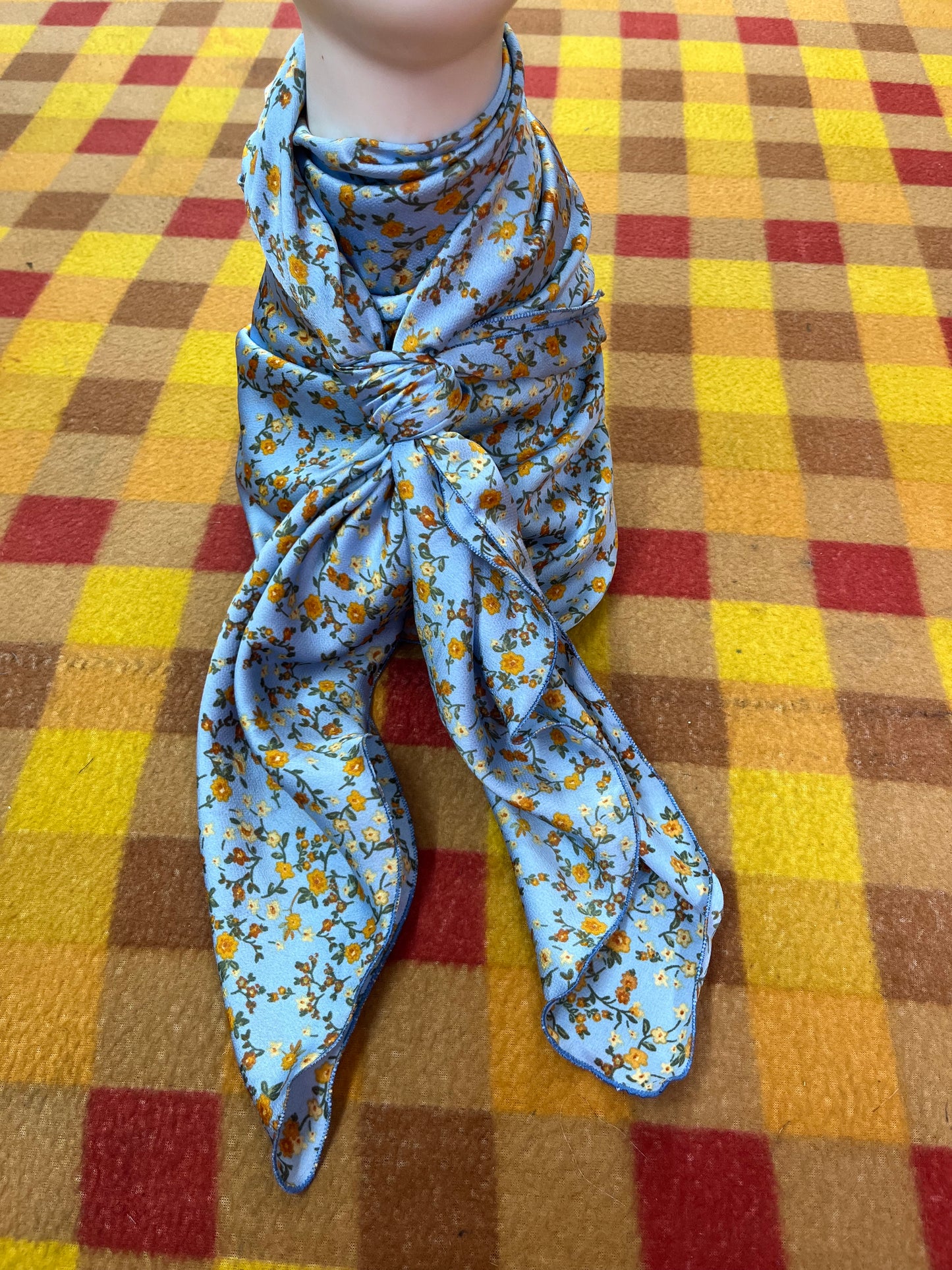 Wild Rag 45x45 baby blue/ tiny orange floral