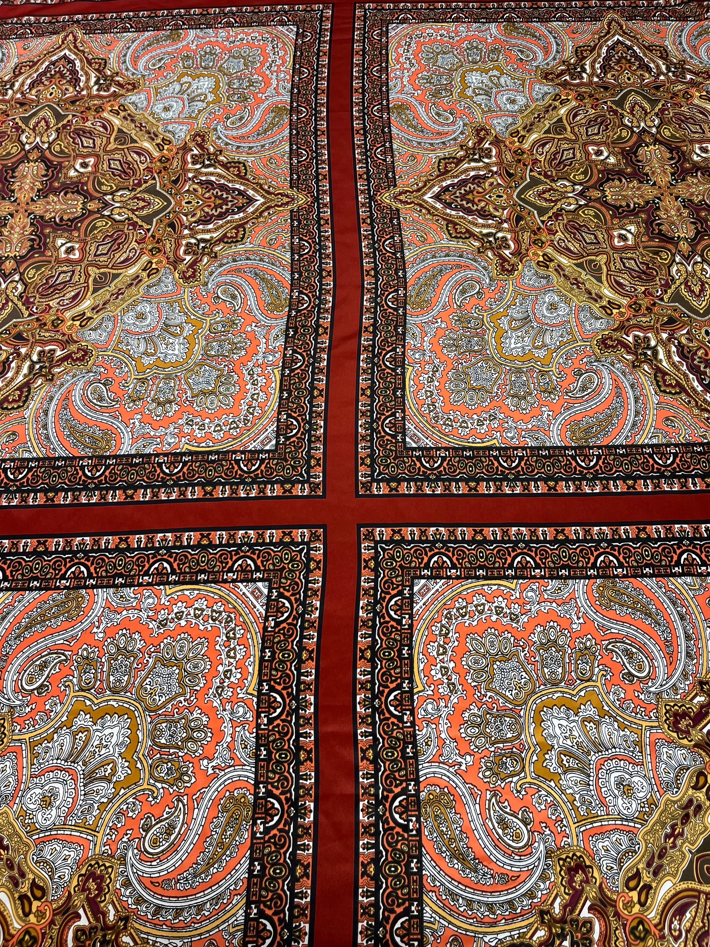 Wild Rag 45x45 red/orange/gold Damascus tile