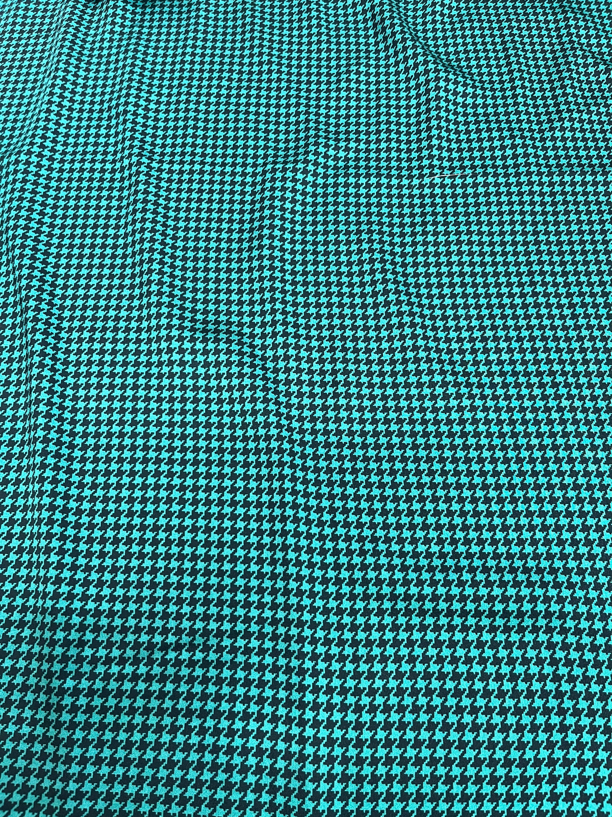 Wild Rag 45x45 green black houndstooth