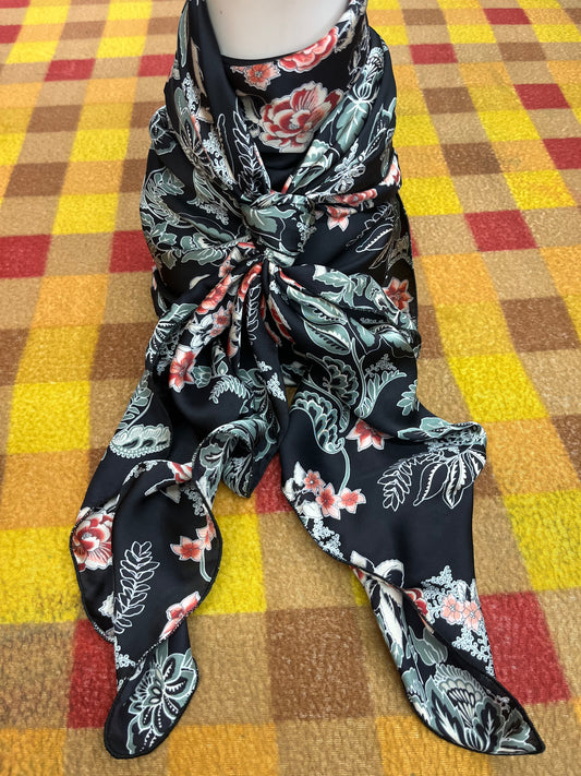 Wild Rag 45x45 black/sage/red floral